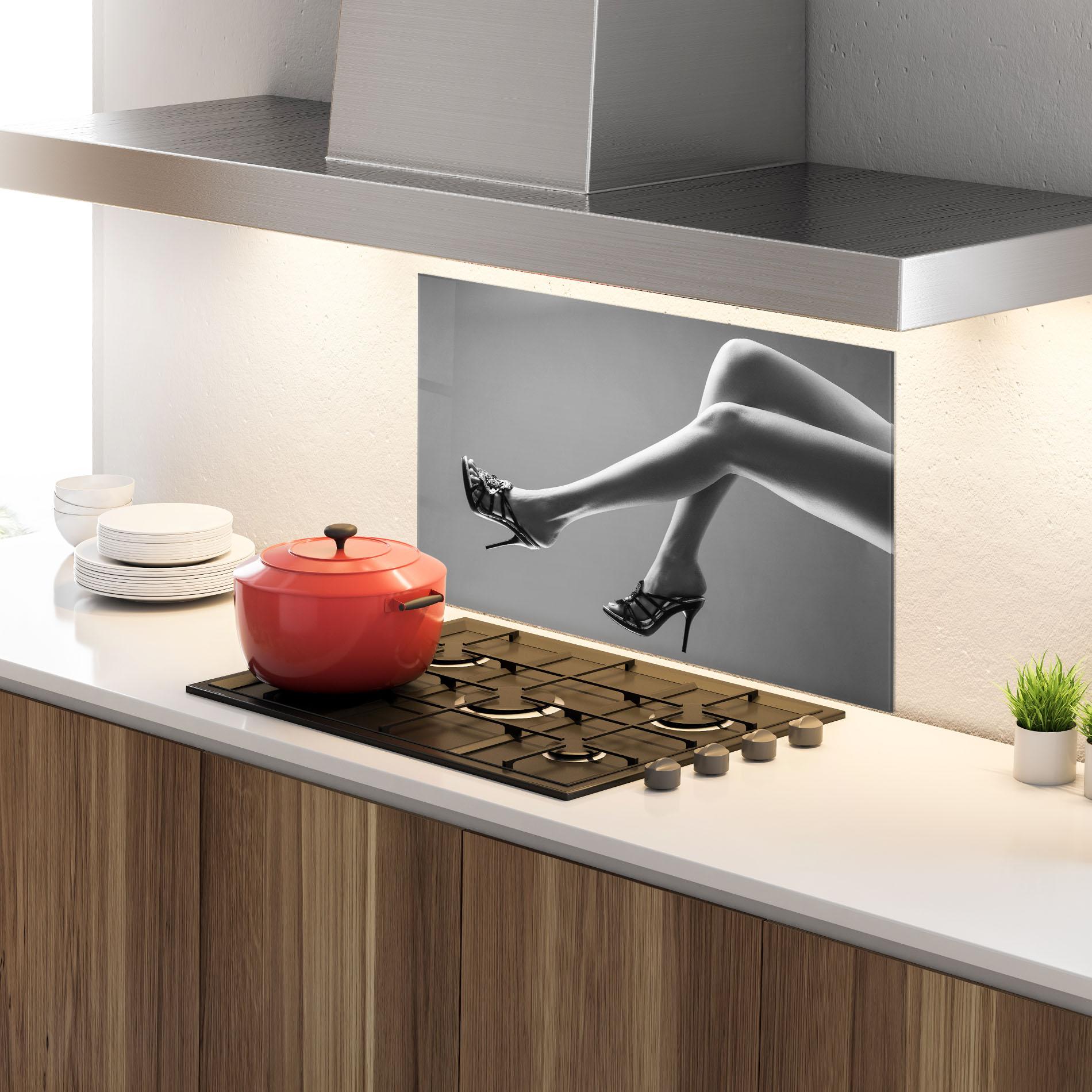Küchenrückwand Glas Black Shoes On Grey mockup 4