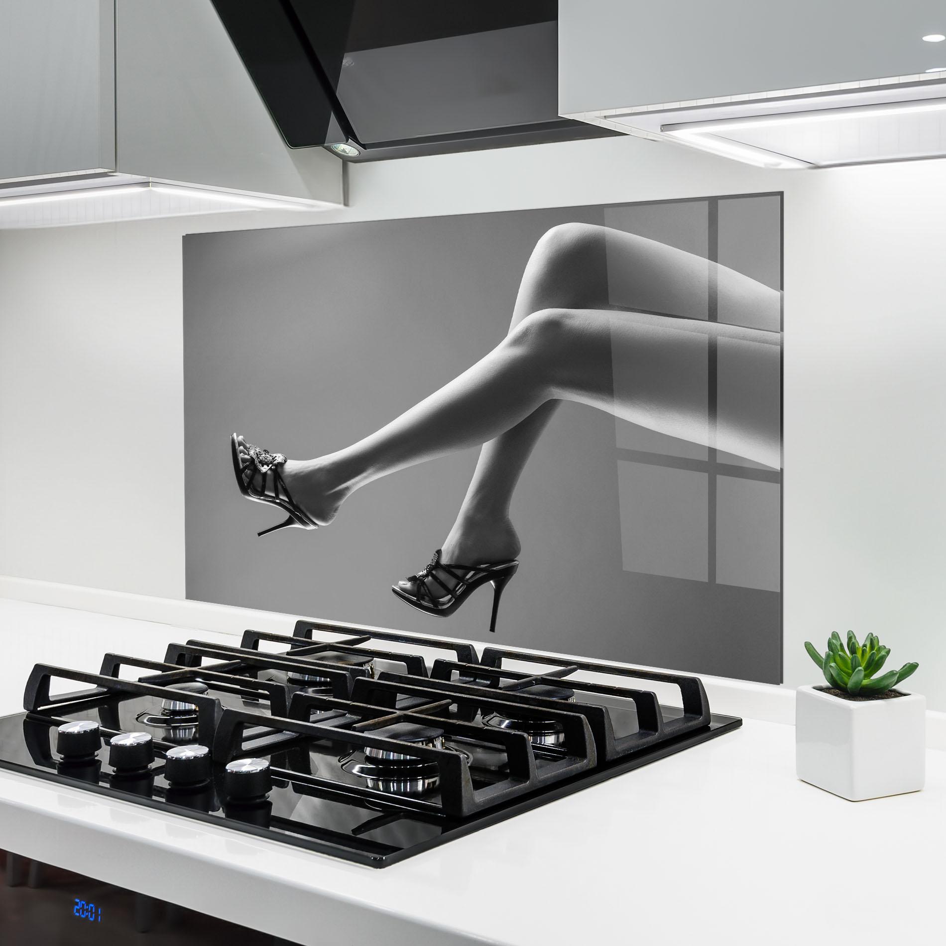 Küchenrückwand Glas Black Shoes On Grey mockup 6
