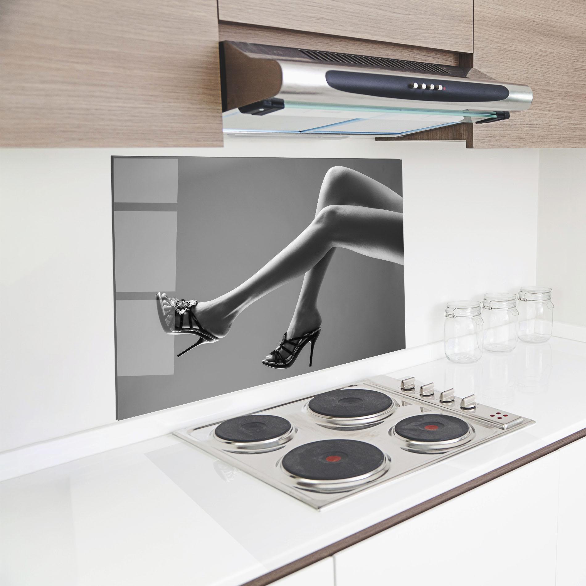 Küchenrückwand Glas Black Shoes On Grey mockup 8