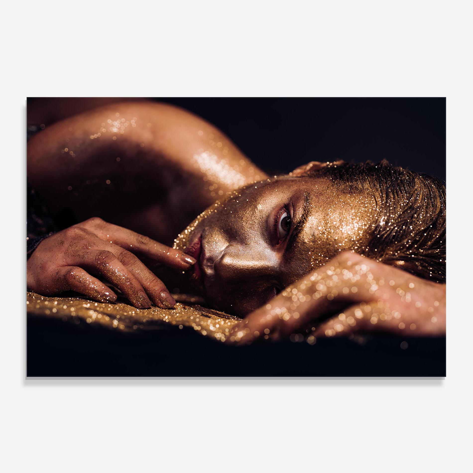 Küchenrückwand Glas Gold Vogue Woman mockup 0