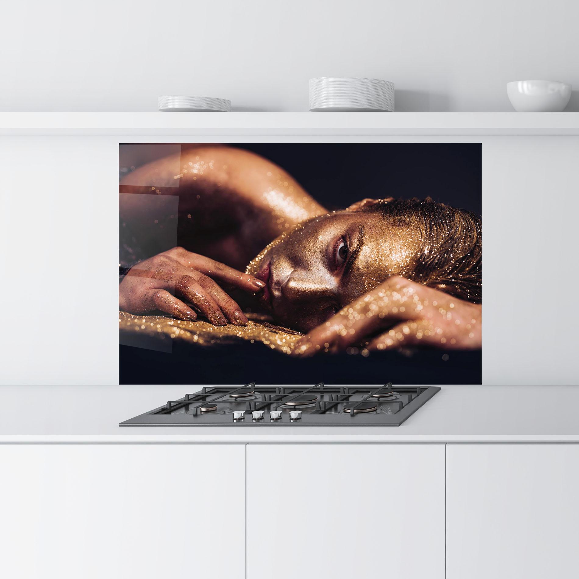 Küchenrückwand Glas Gold Vogue Woman mockup 9