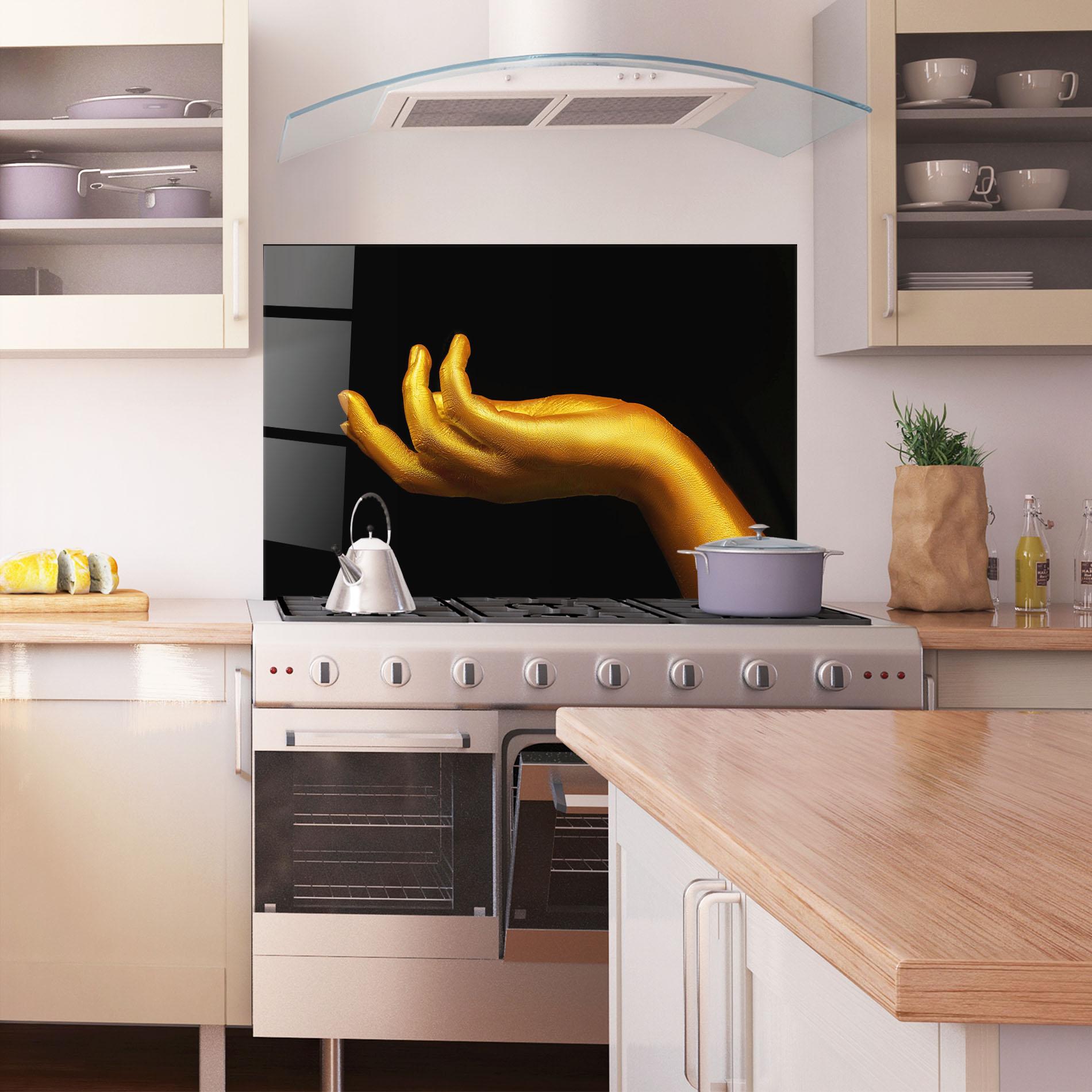 Küchenrückwand Glas Strong Gold Hand mockup 1