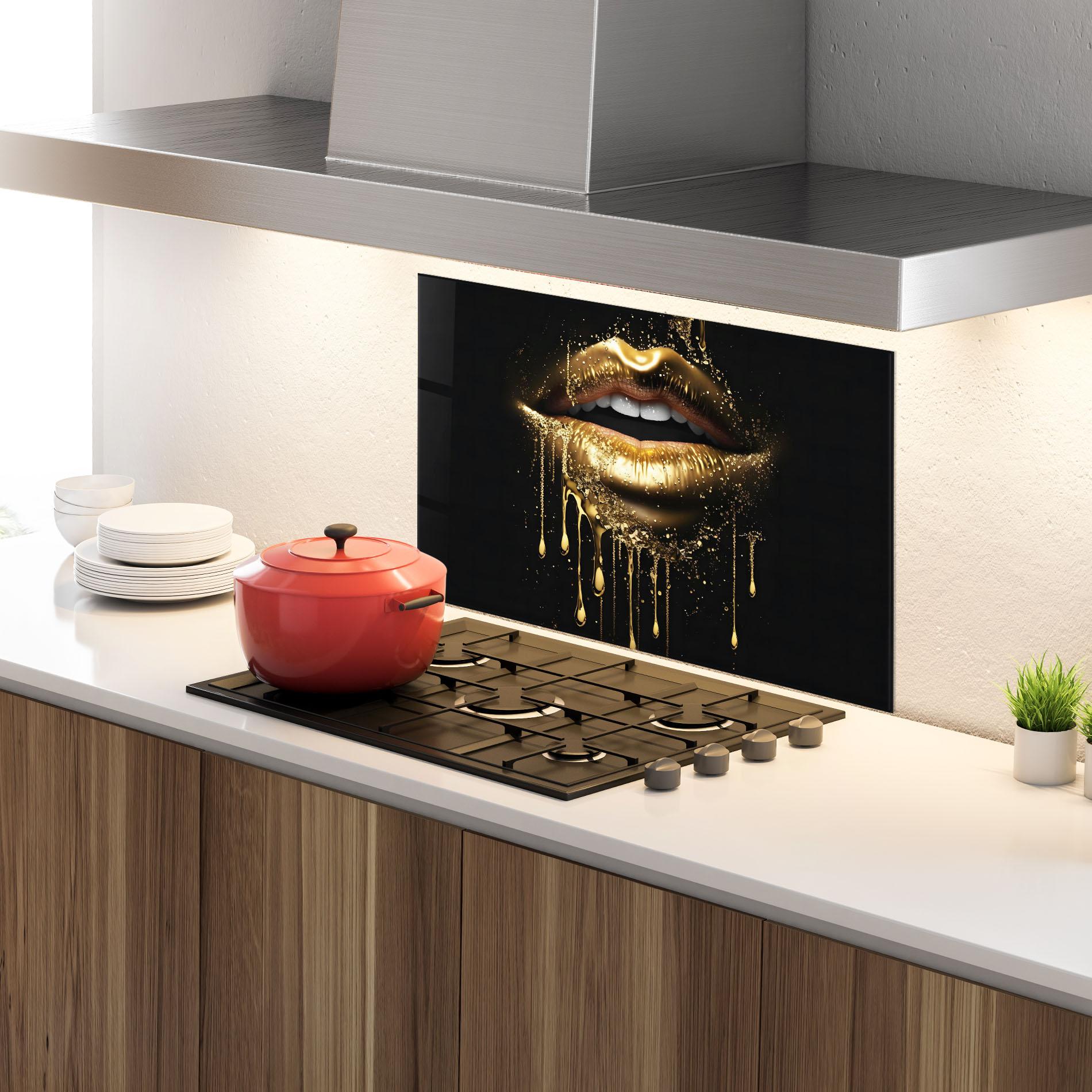 Küchenrückwand Glas Golden Luxury Lips mockup 4