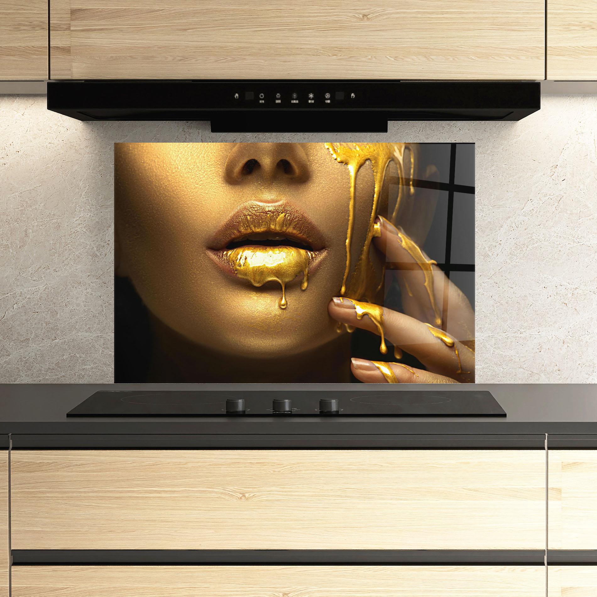 Küchenrückwand Glas Golden Lips mockup 3