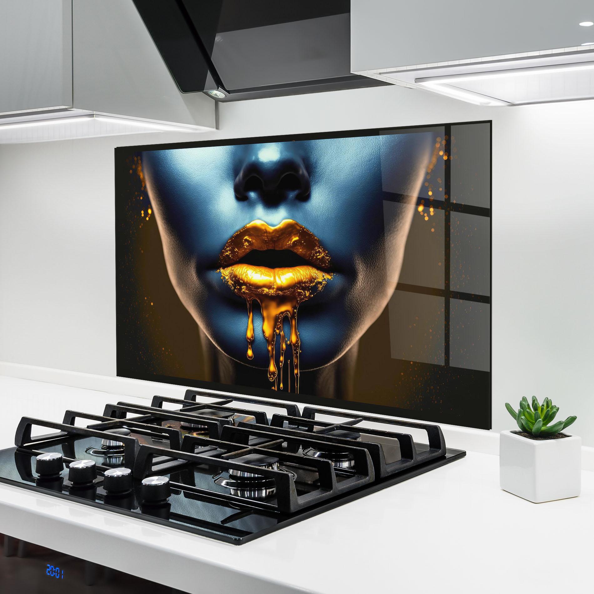 Küchenrückwand Glas Gold Liquid Blue mockup 6