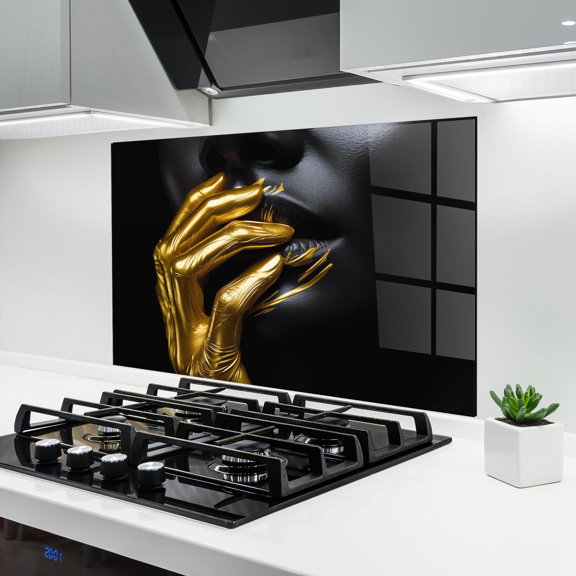 Küchenrückwand Glas Gold Small Hand mockup 6