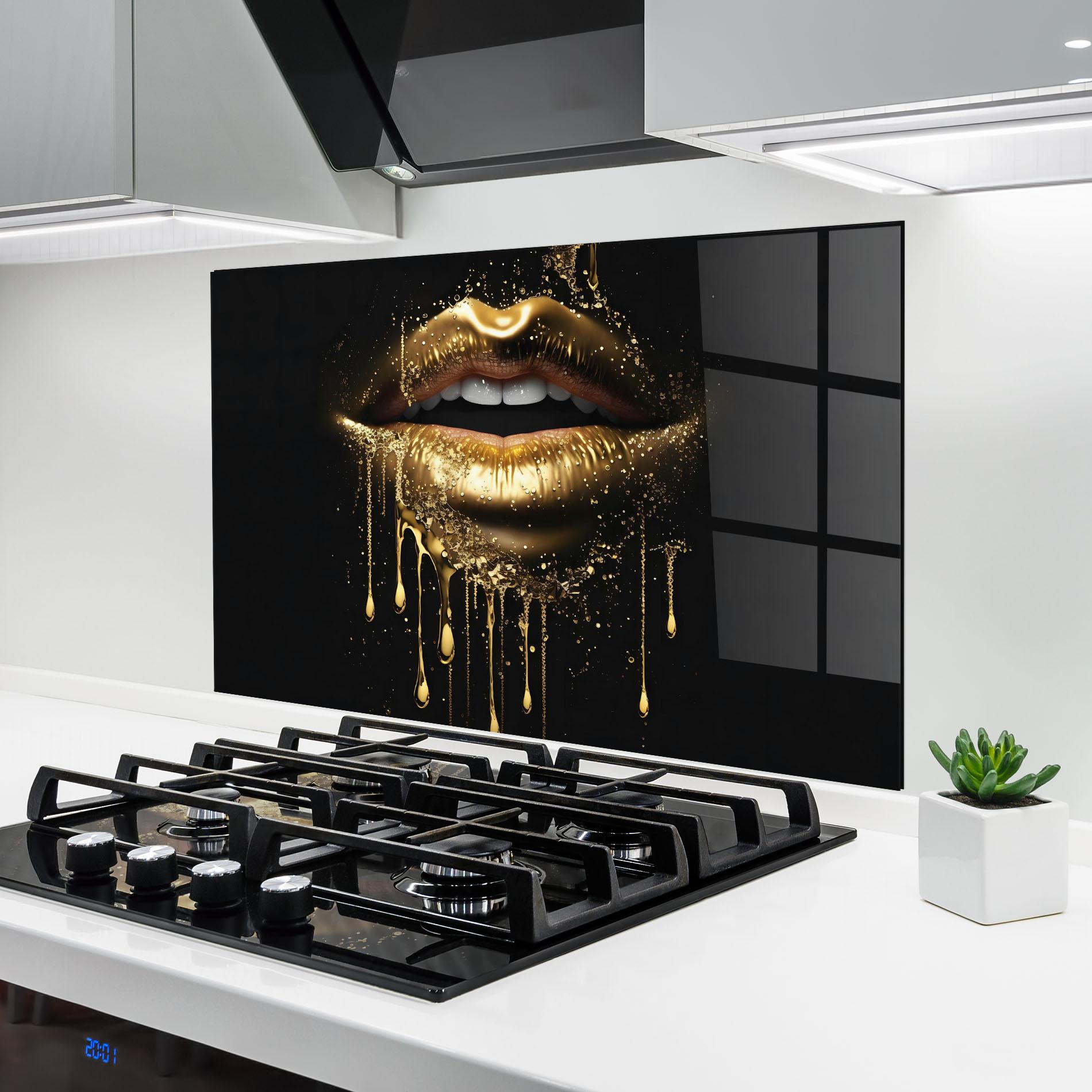 Küchenrückwand Glas Golden Luxury Lips mockup 6