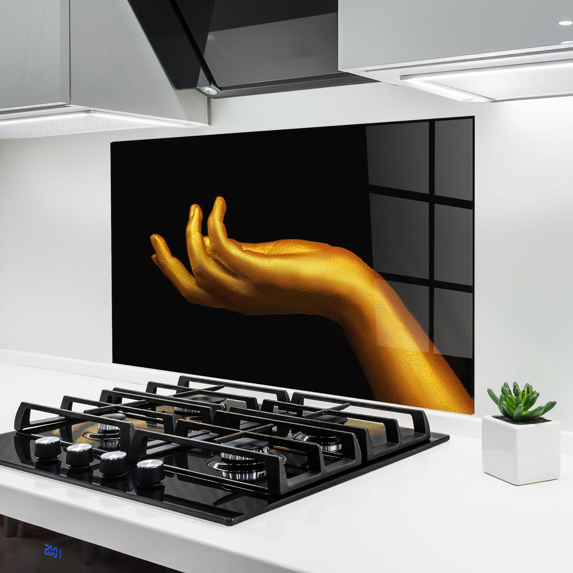 Küchenrückwand Glas Strong Gold Hand mockup 6