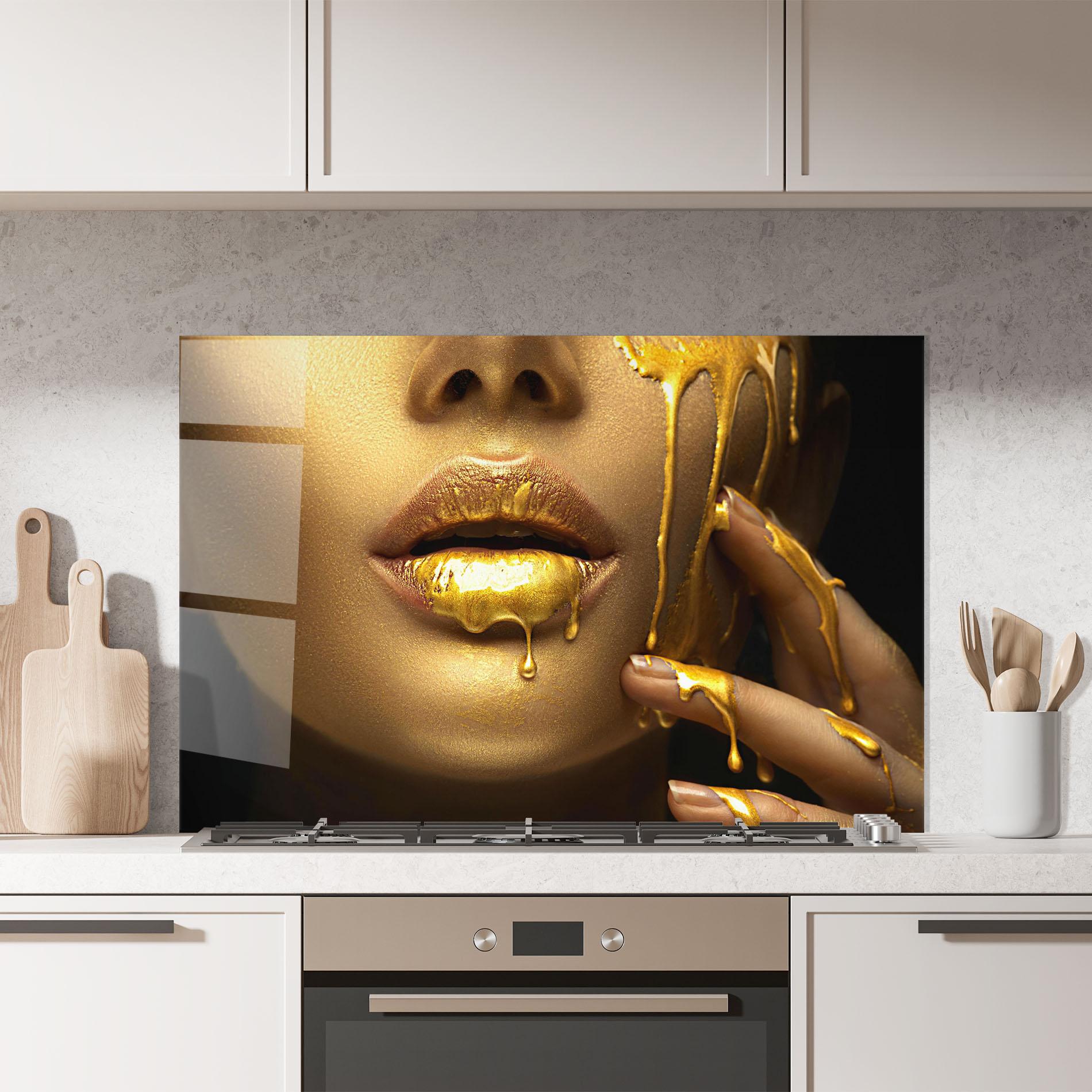 Küchenrückwand Glas Golden Lips mockup 7