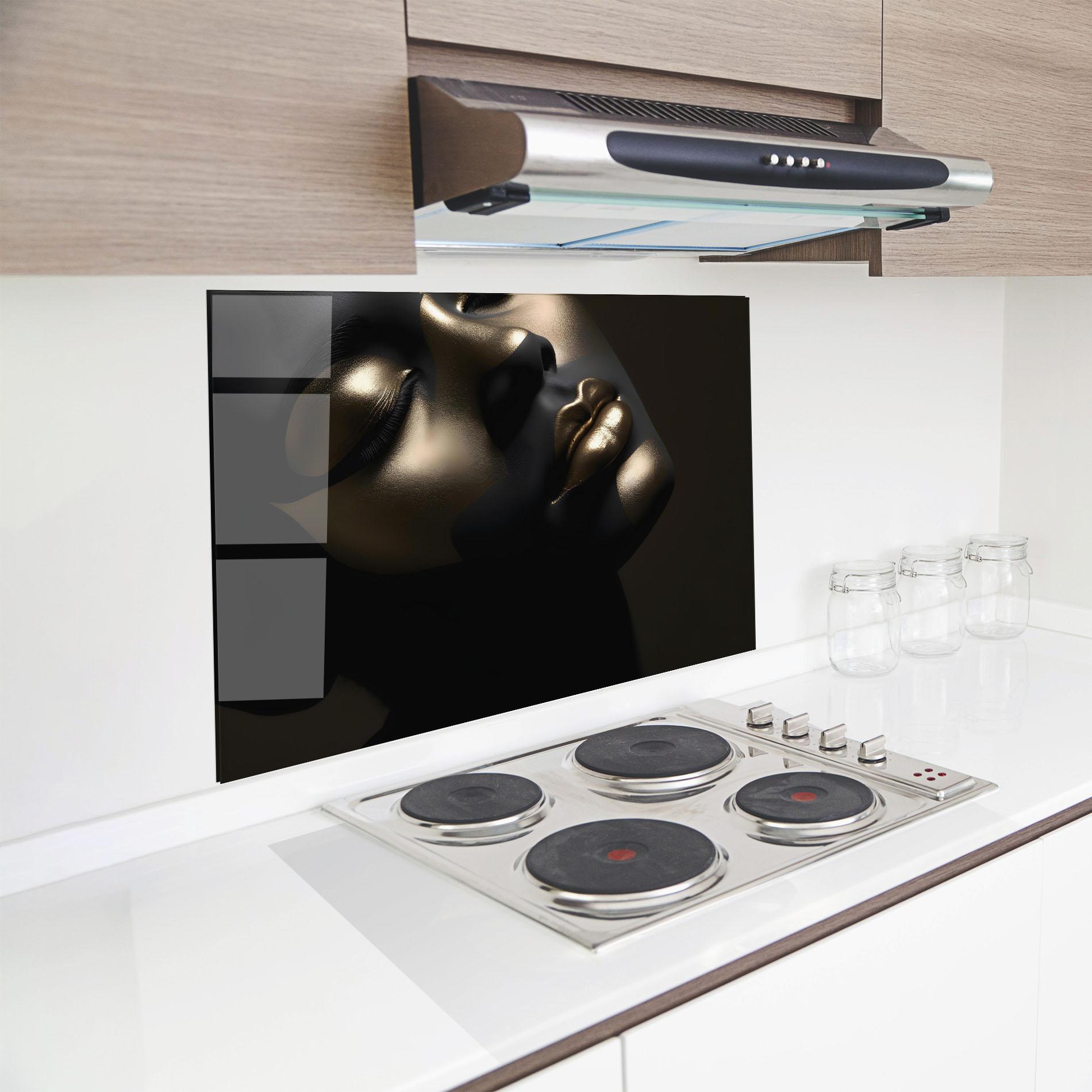 Küchenrückwand Glas Dark Gold Face mockup 8