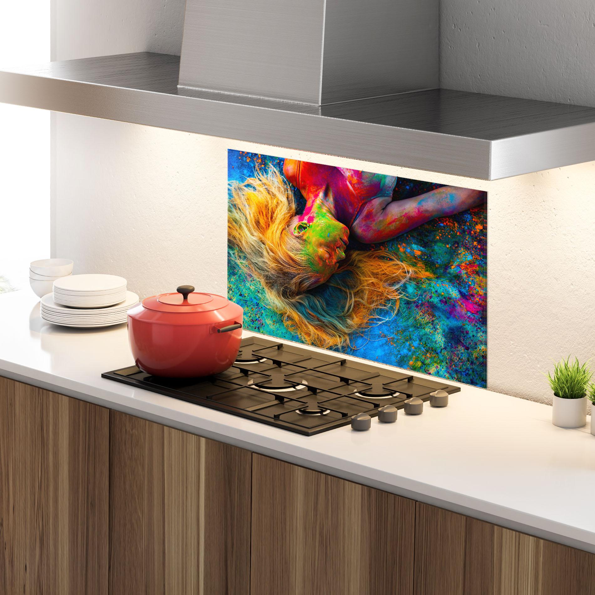 Küchenrückwand Glas Powder Holi Woman mockup 4