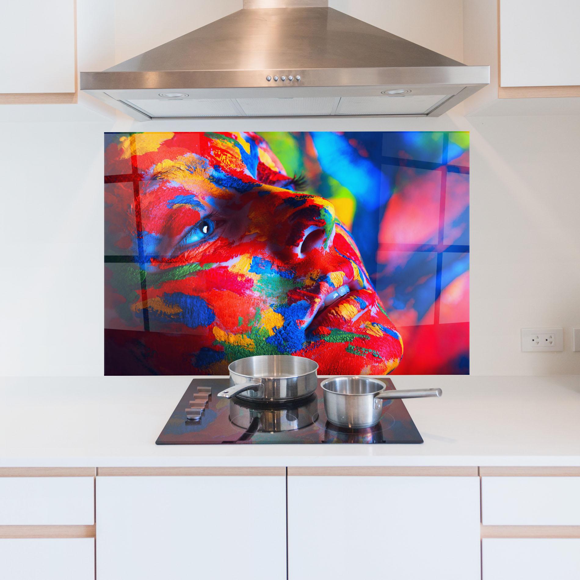 Küchenrückwand Glas Woman Colourful Paint mockup 5