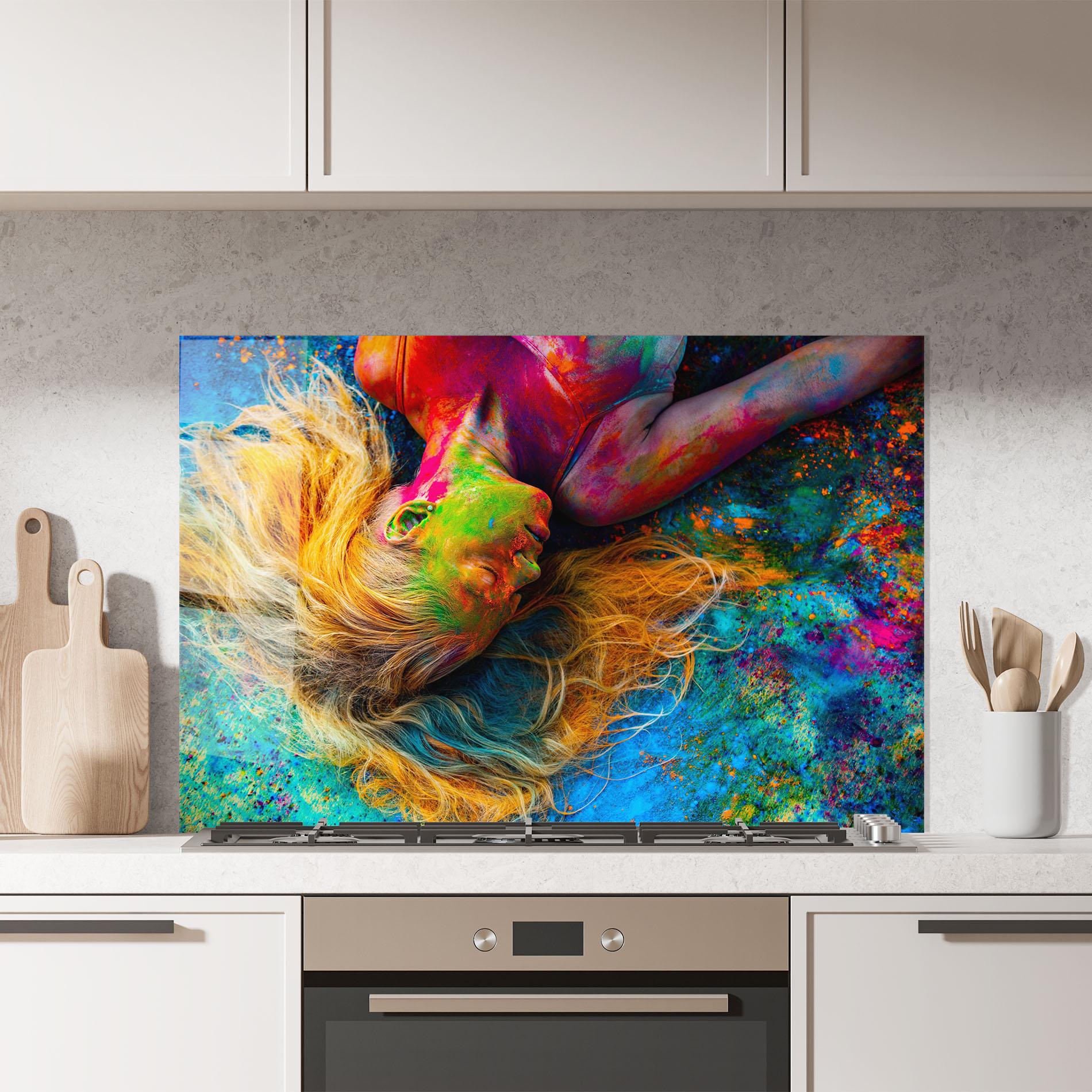 Küchenrückwand Glas Powder Holi Woman mockup 7