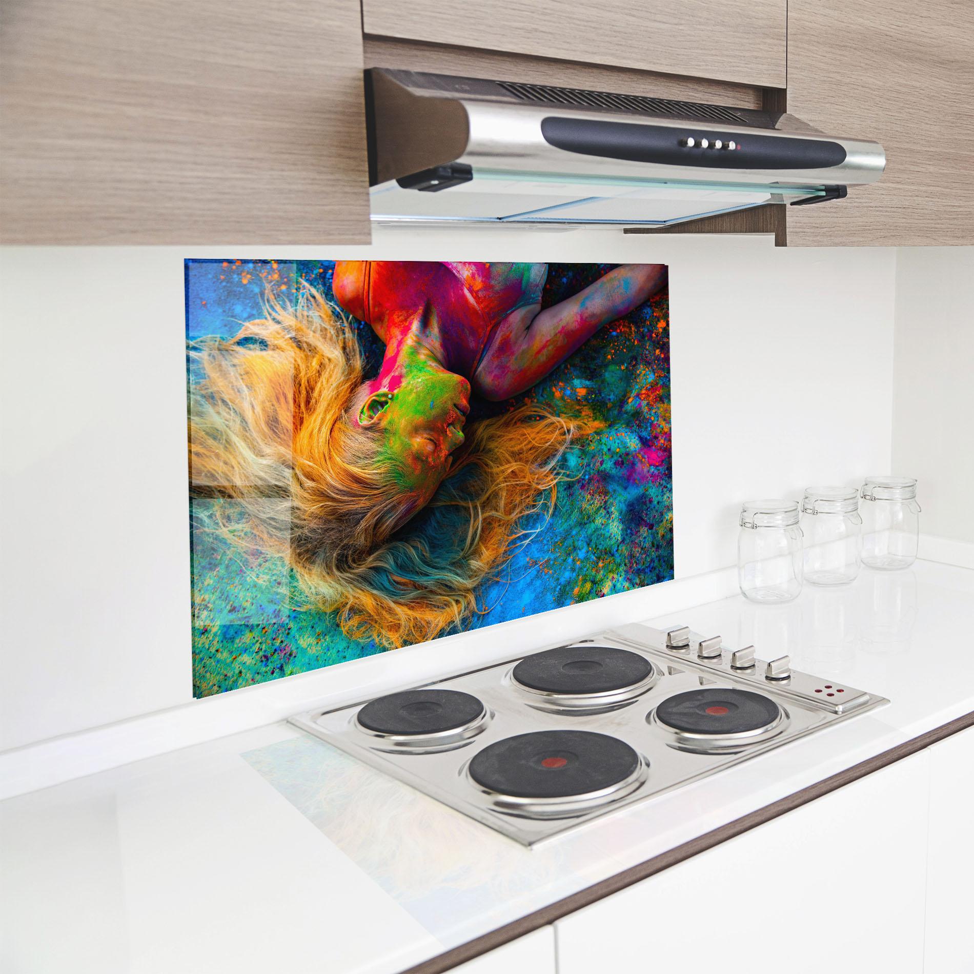Küchenrückwand Glas Powder Holi Woman mockup 8