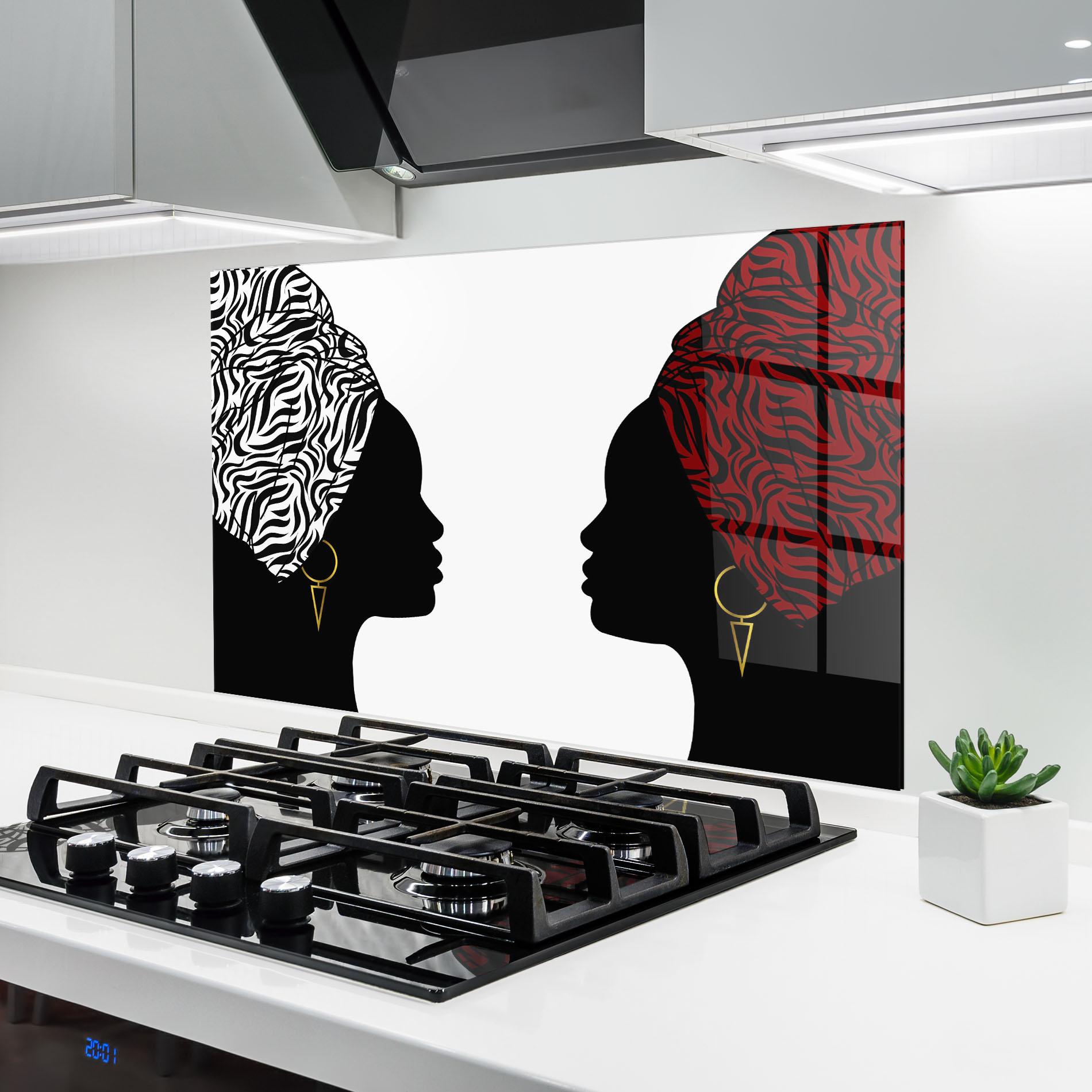 Küchenrückwand Glas African Woman Talk mockup 6