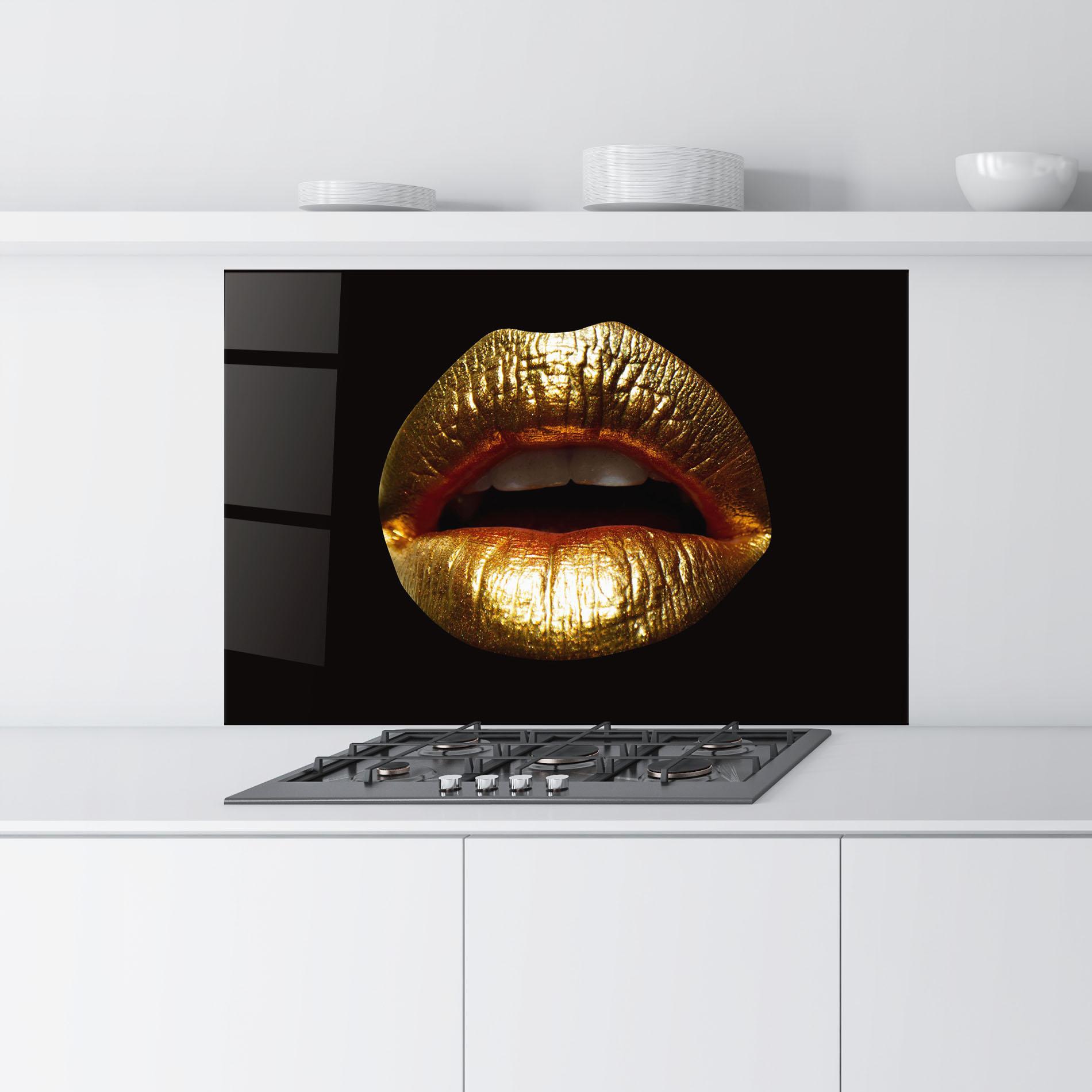 Küchenrückwand Glas Pretty Gold Lips mockup 9