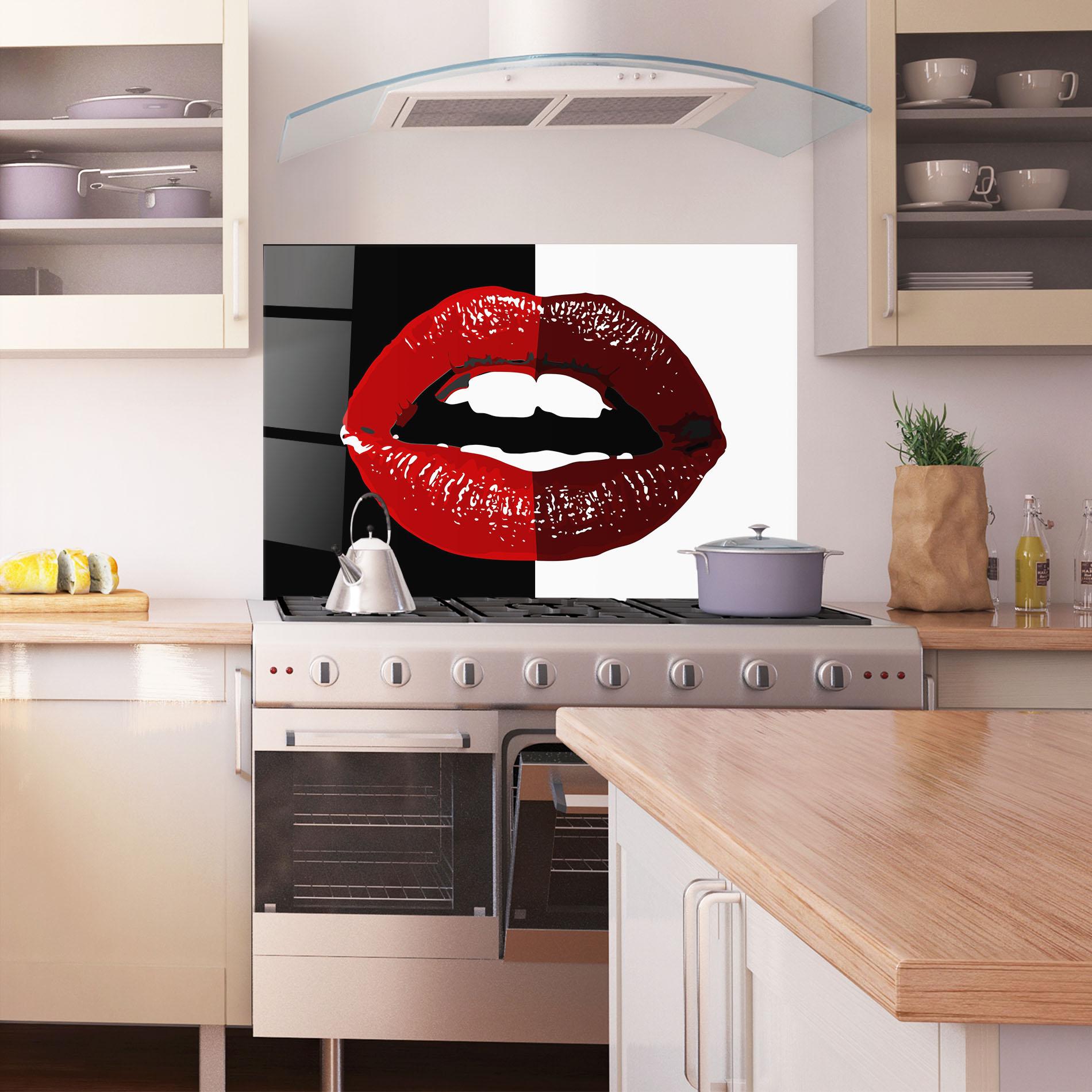 Küchenrückwand Glas Red Shade Lips mockup 1
