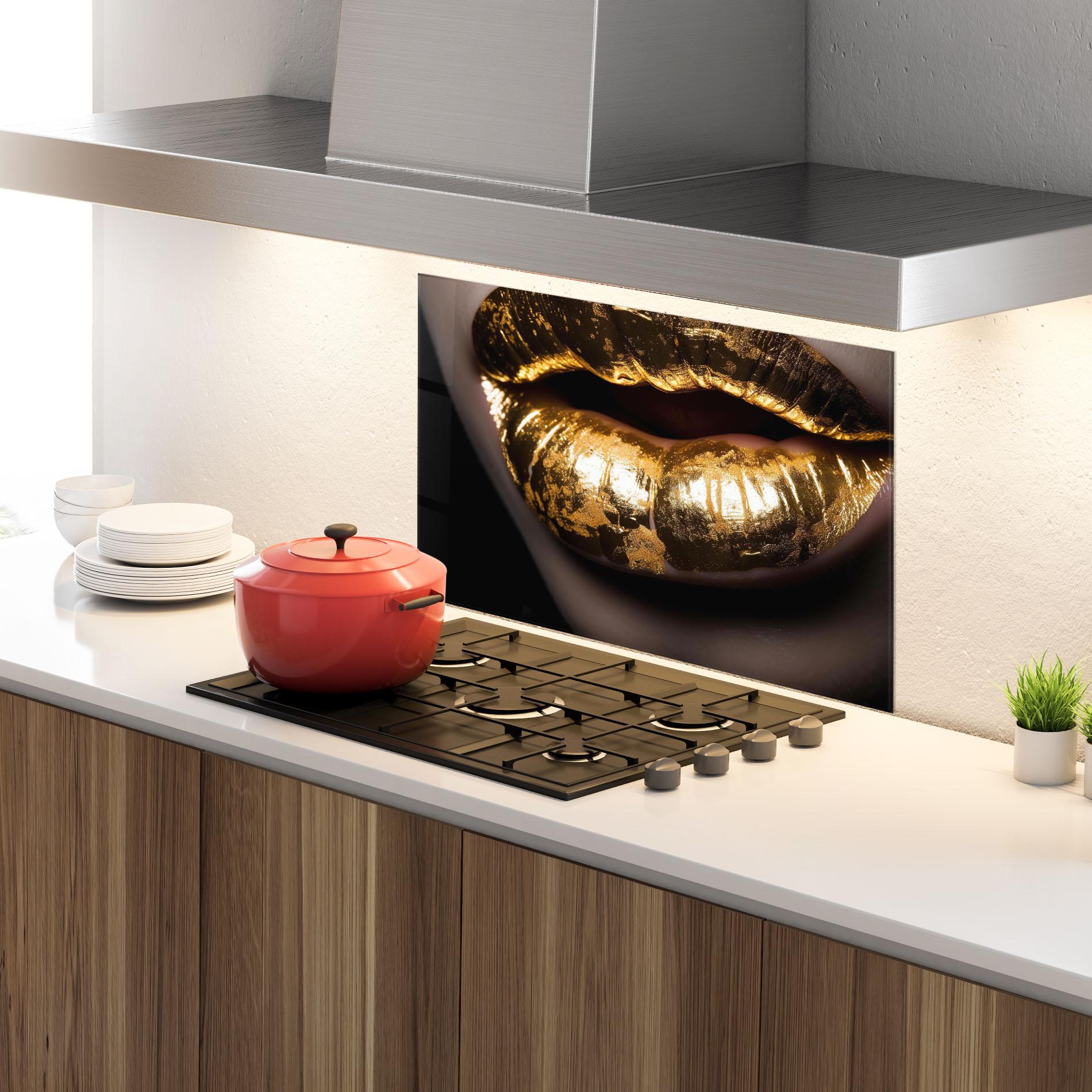 Küchenrückwand Glas Big Gold Lips mockup 4