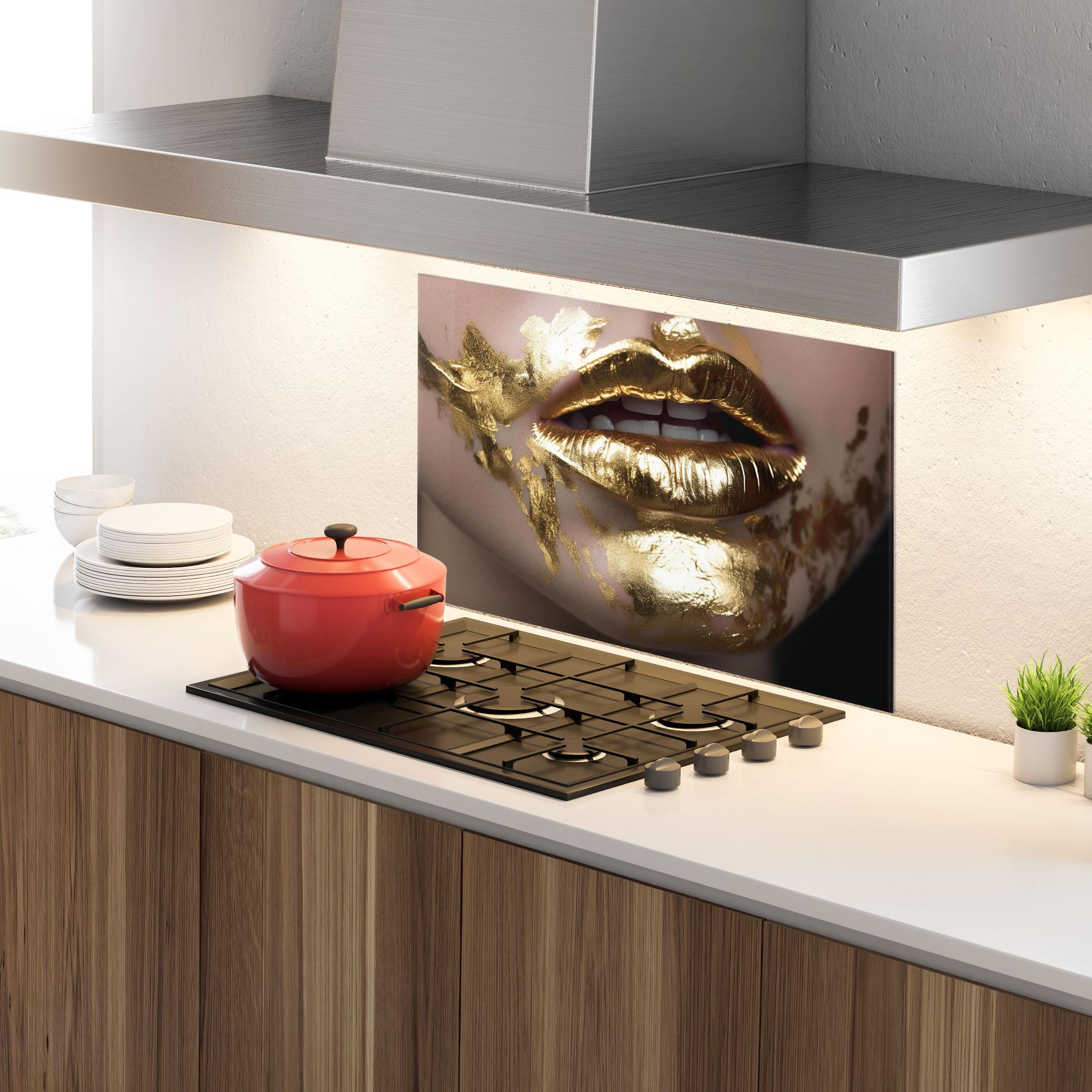 Küchenrückwand Glas Gold Open Lips mockup 4