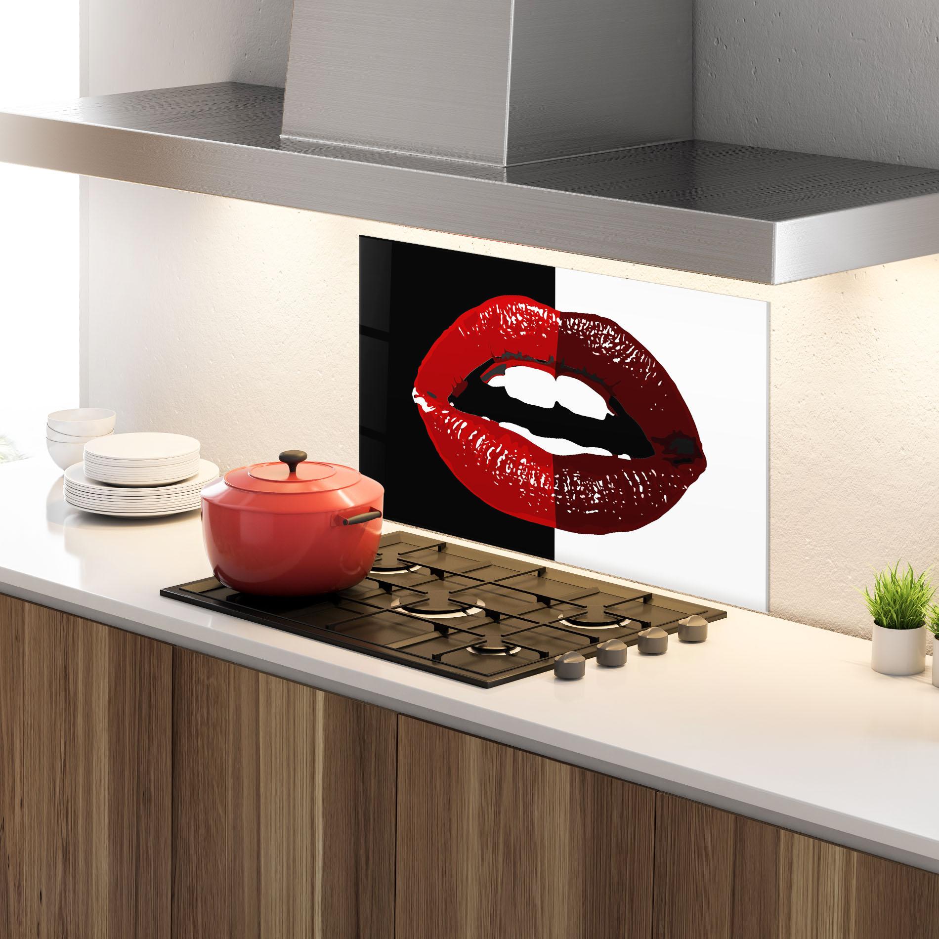 Küchenrückwand Glas Red Shade Lips mockup 4