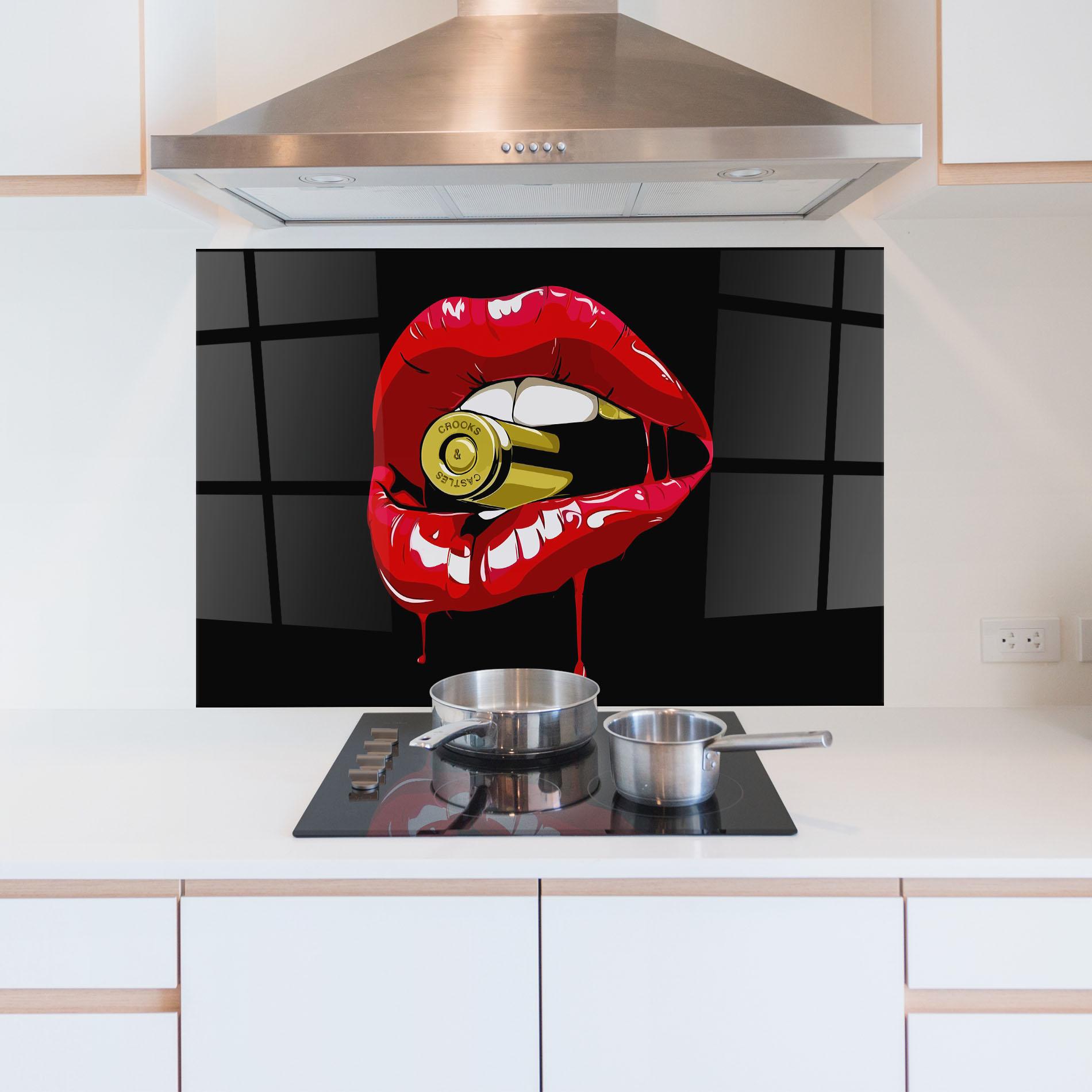 Küchenrückwand Glas Bullet Lips mockup 5