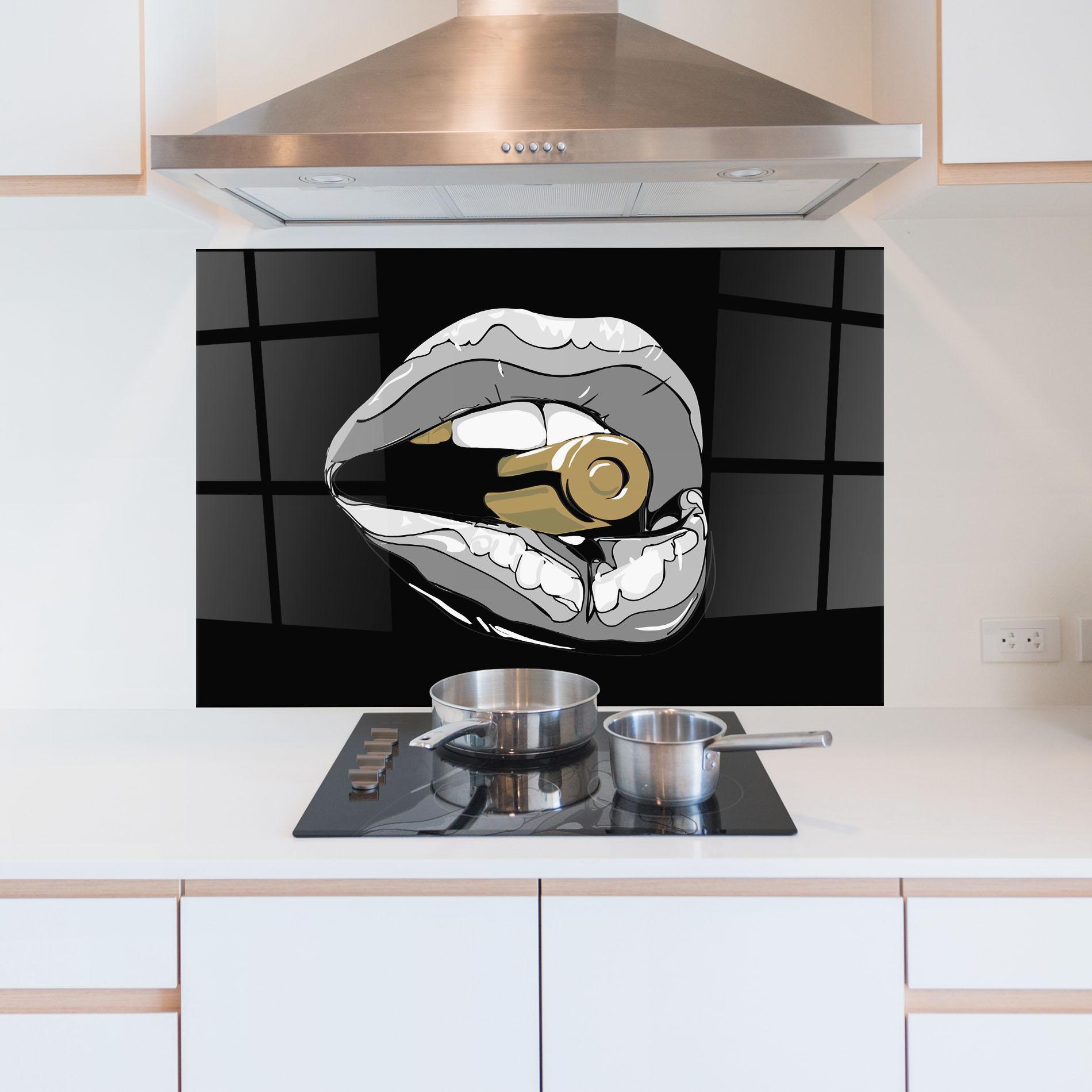 Küchenrückwand Glas Grey Bullet Lips mockup 5