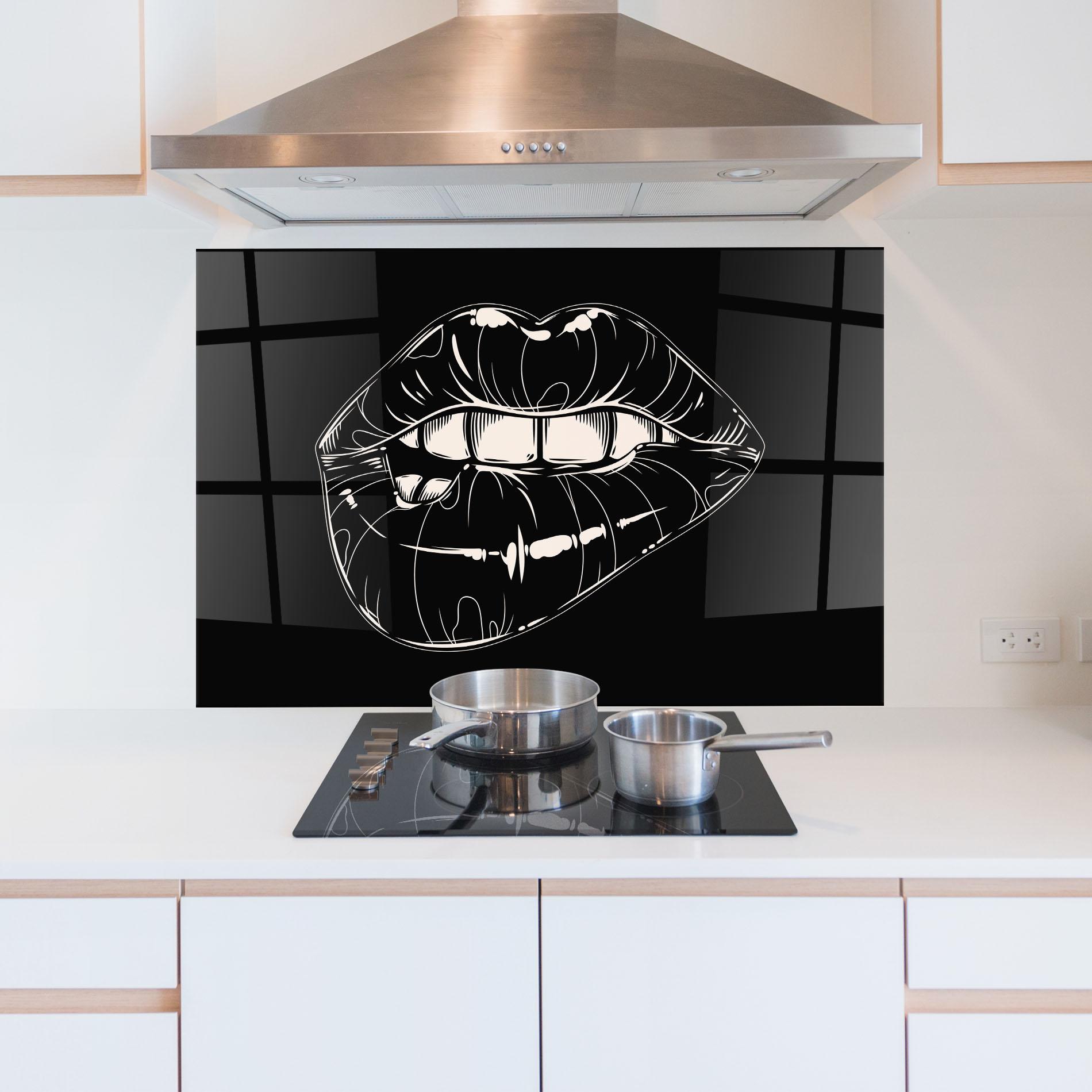 Küchenrückwand Glas Lips On Black Art mockup 5