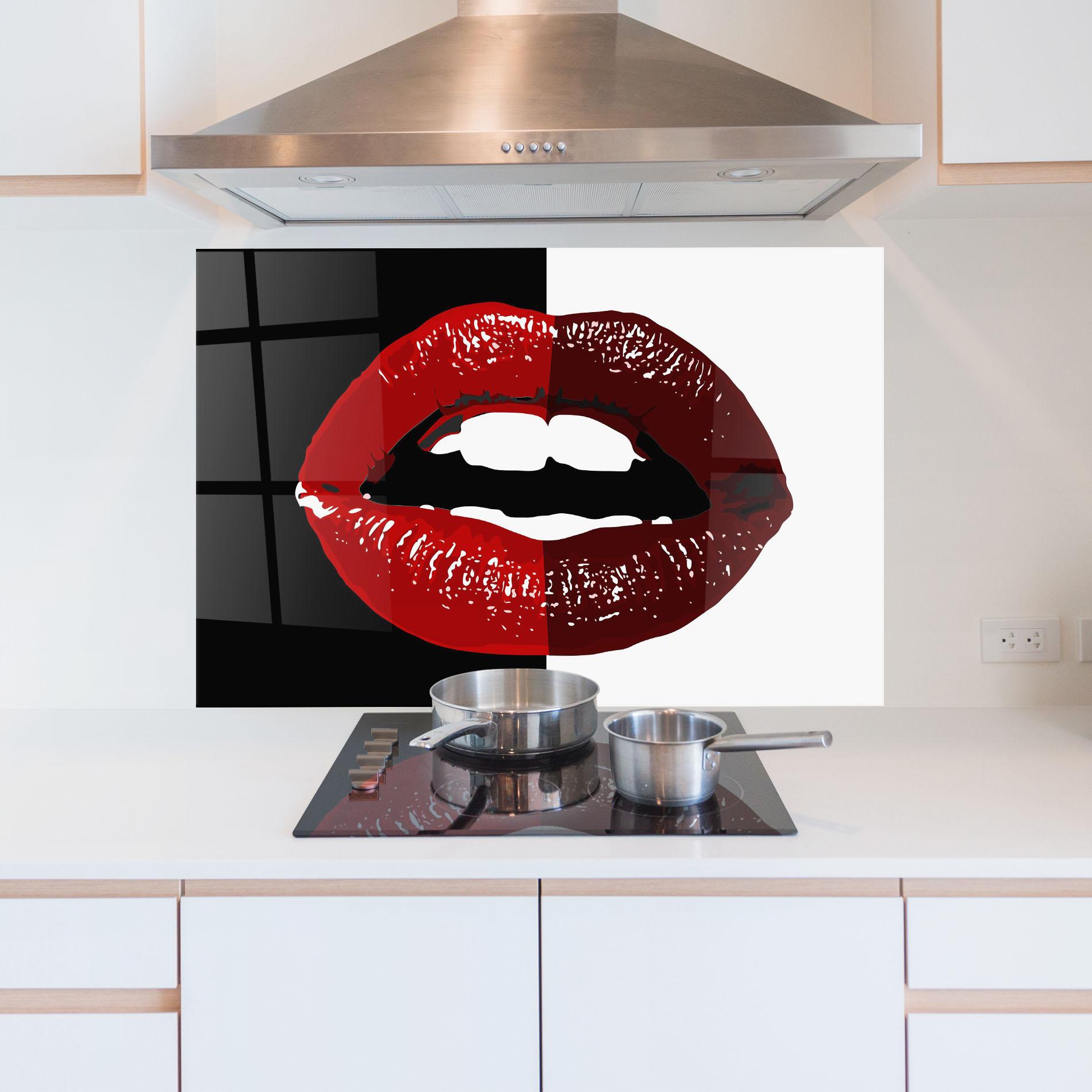 Küchenrückwand Glas Red Shade Lips mockup 5