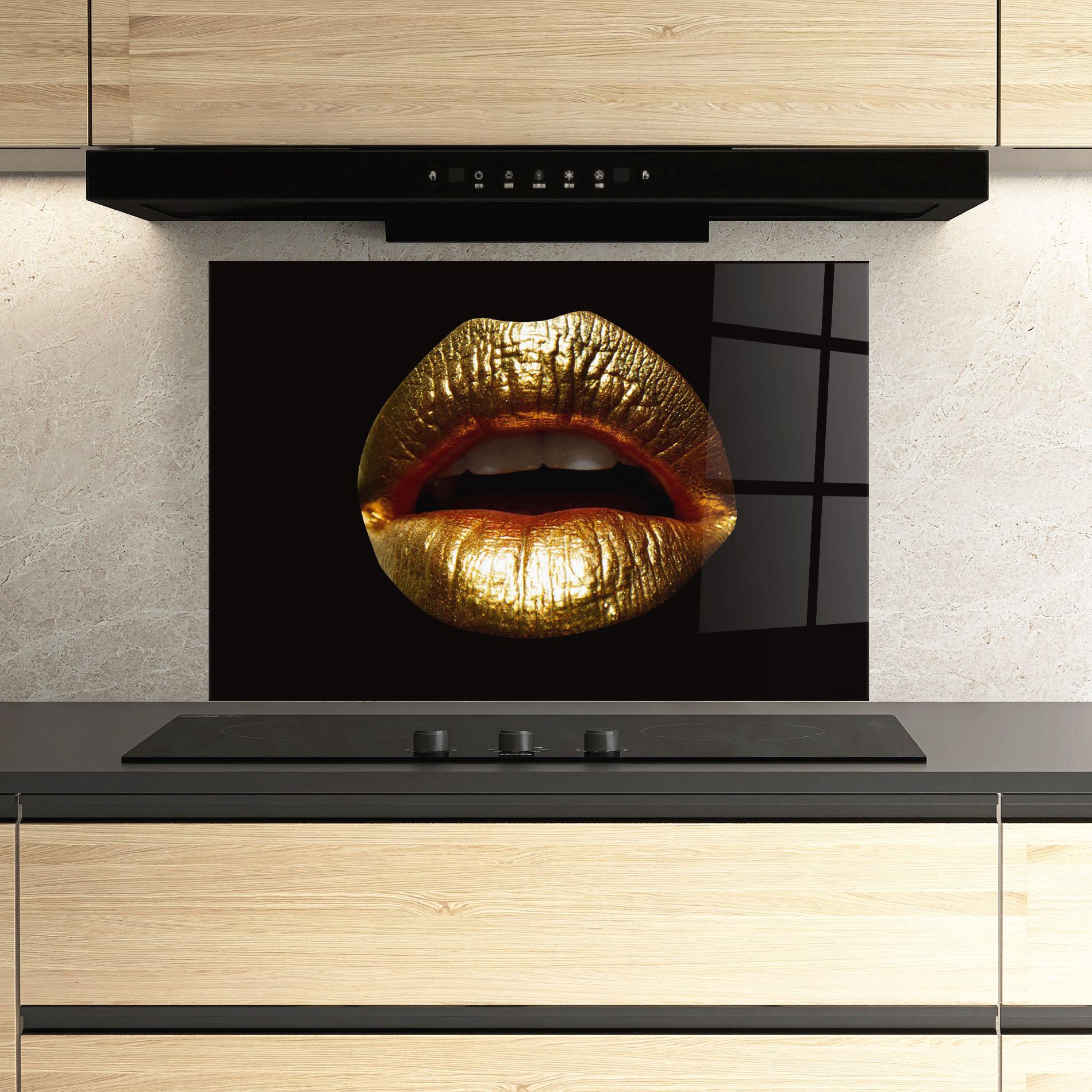 Küchenrückwand Glas Pretty Gold Lips mockup 3