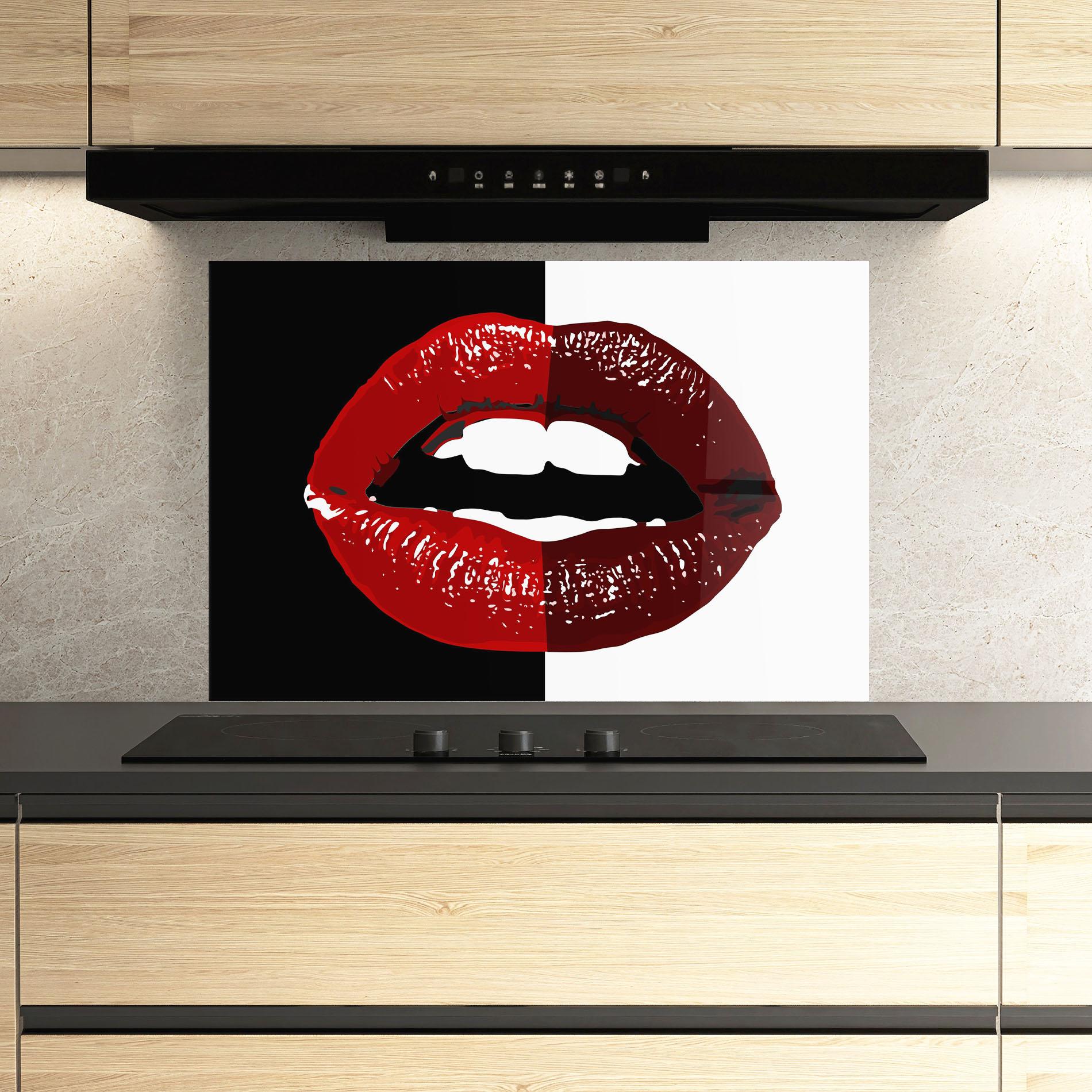 Küchenrückwand Glas Red Shade Lips mockup 3