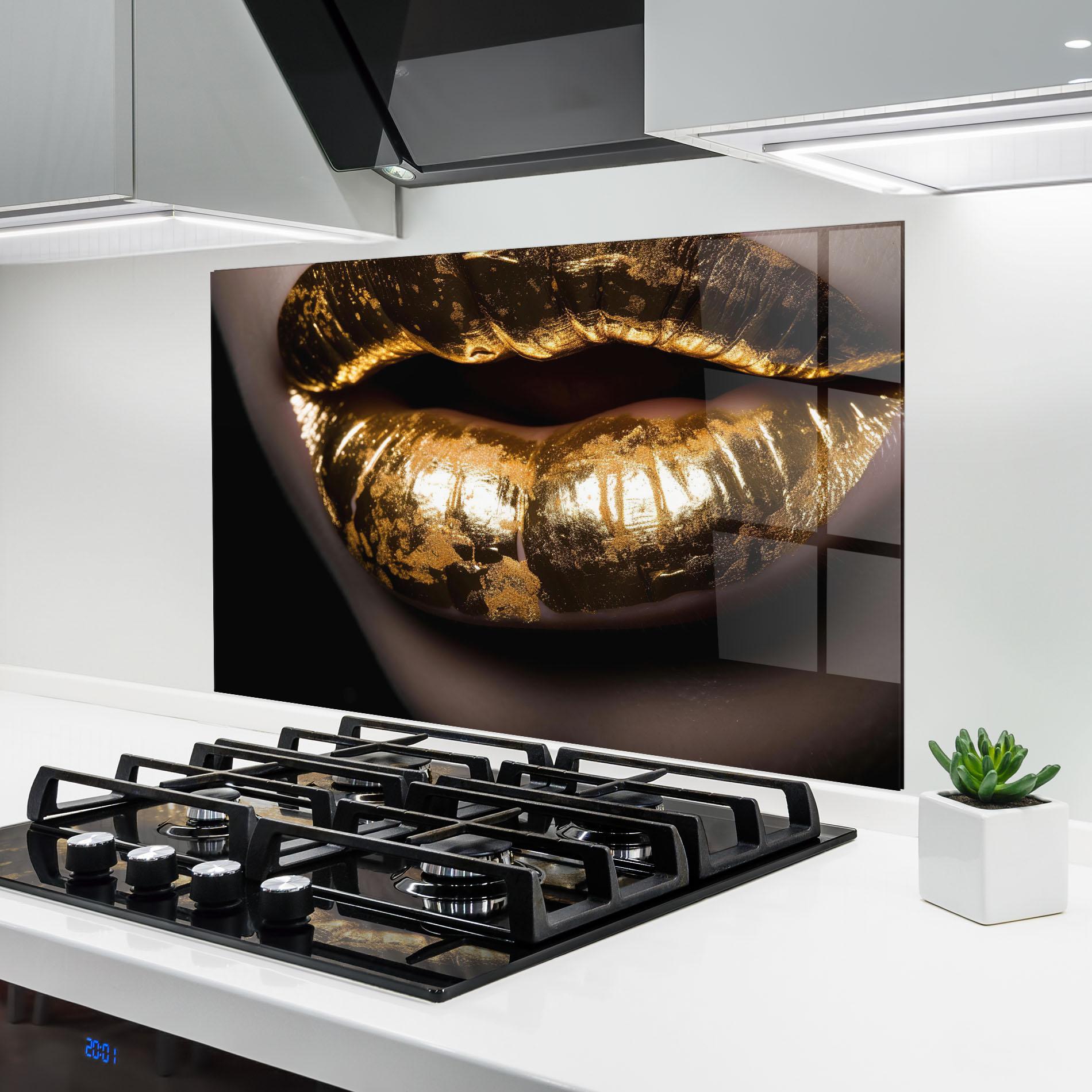 Küchenrückwand Glas Big Gold Lips mockup 6