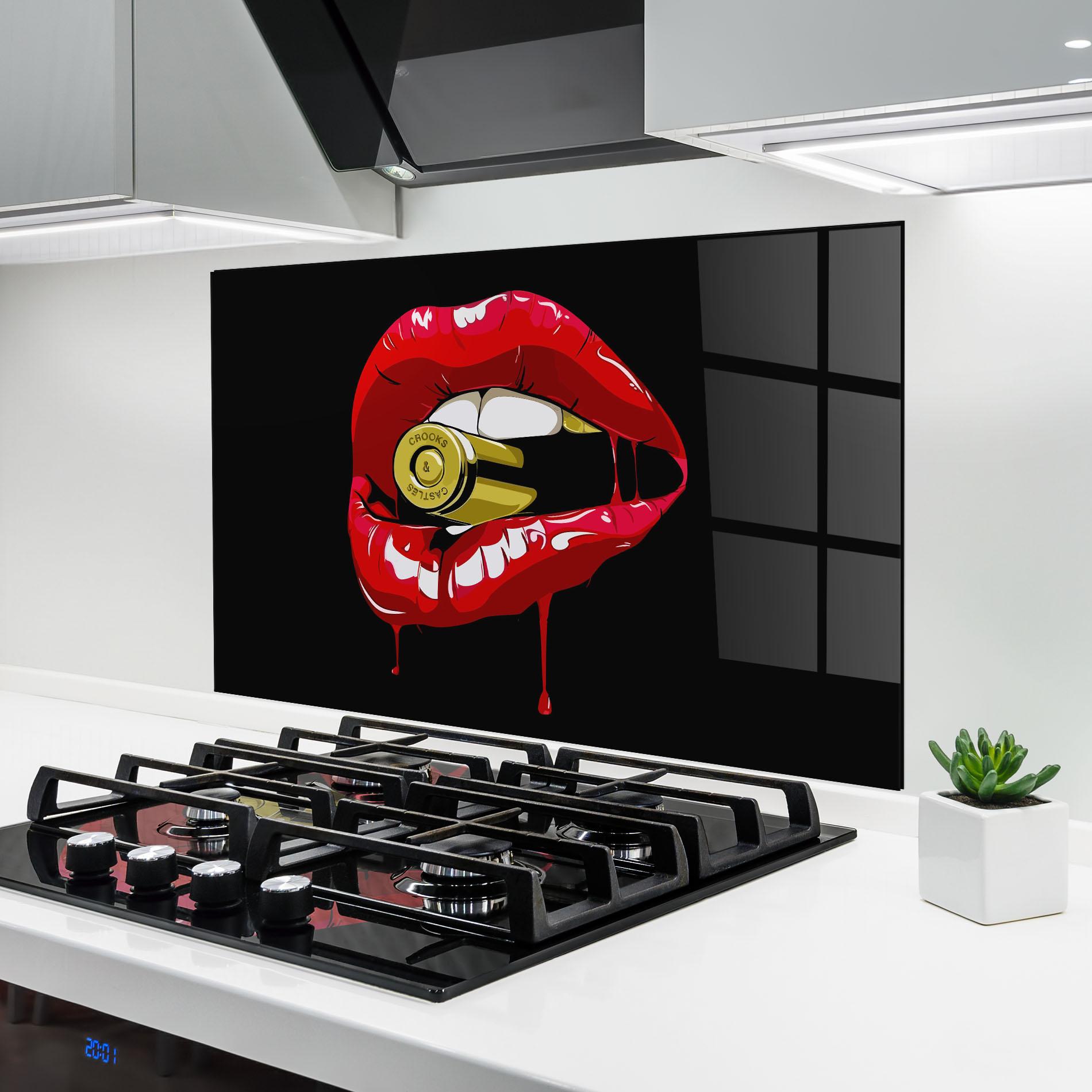 Küchenrückwand Glas Bullet Lips mockup 6