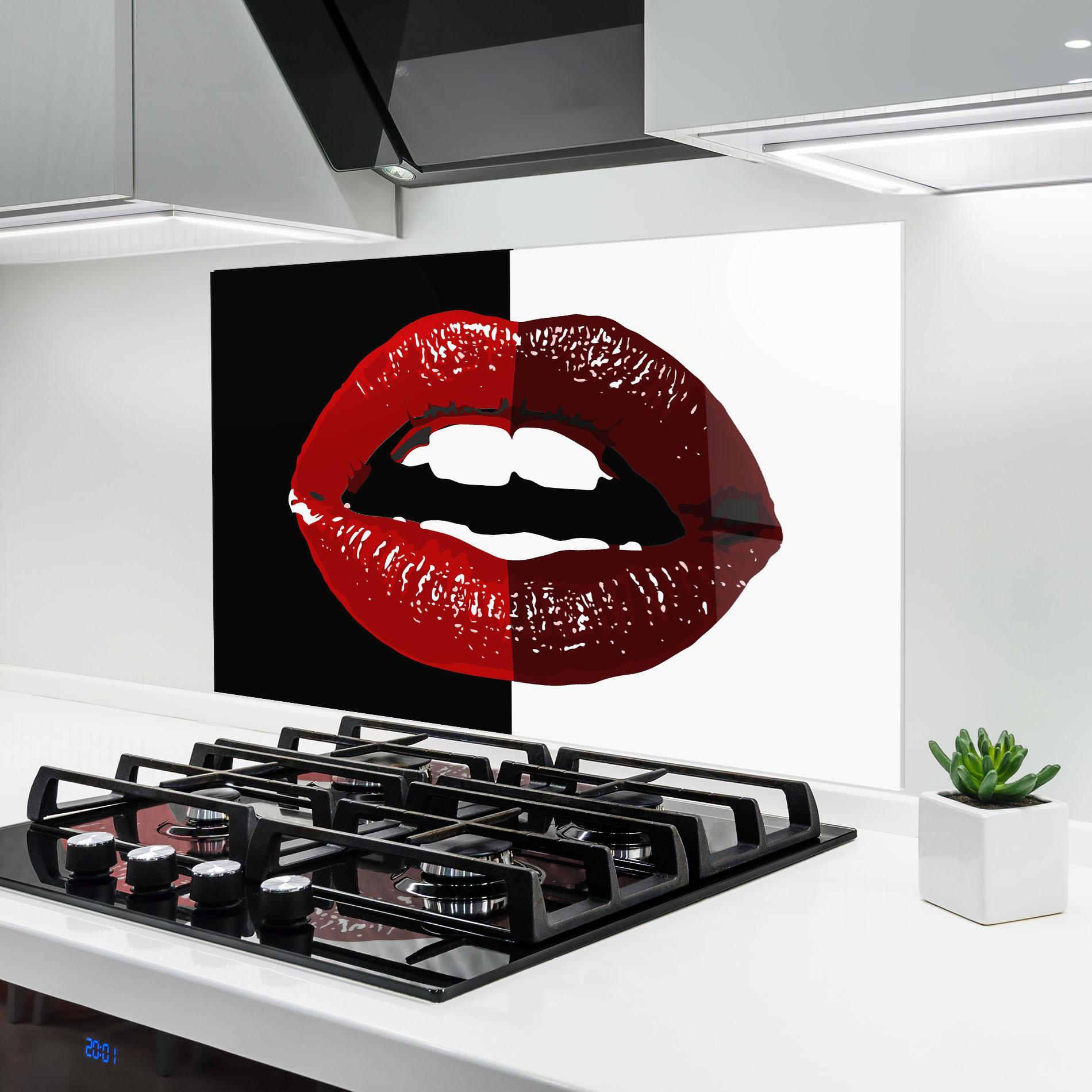 Küchenrückwand Glas Red Shade Lips mockup 6