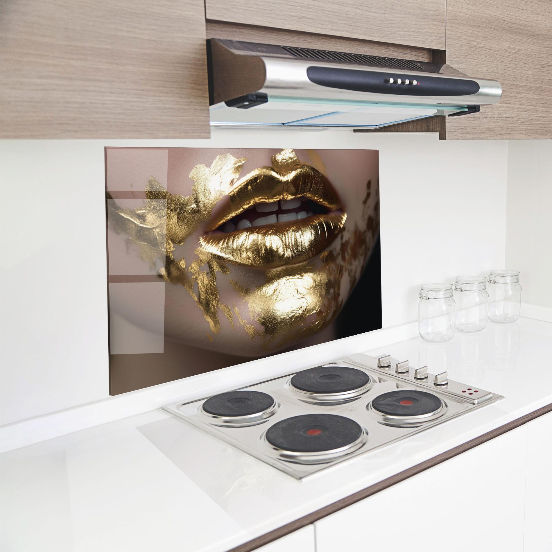 Küchenrückwand Glas Gold Open Lips mockup 8