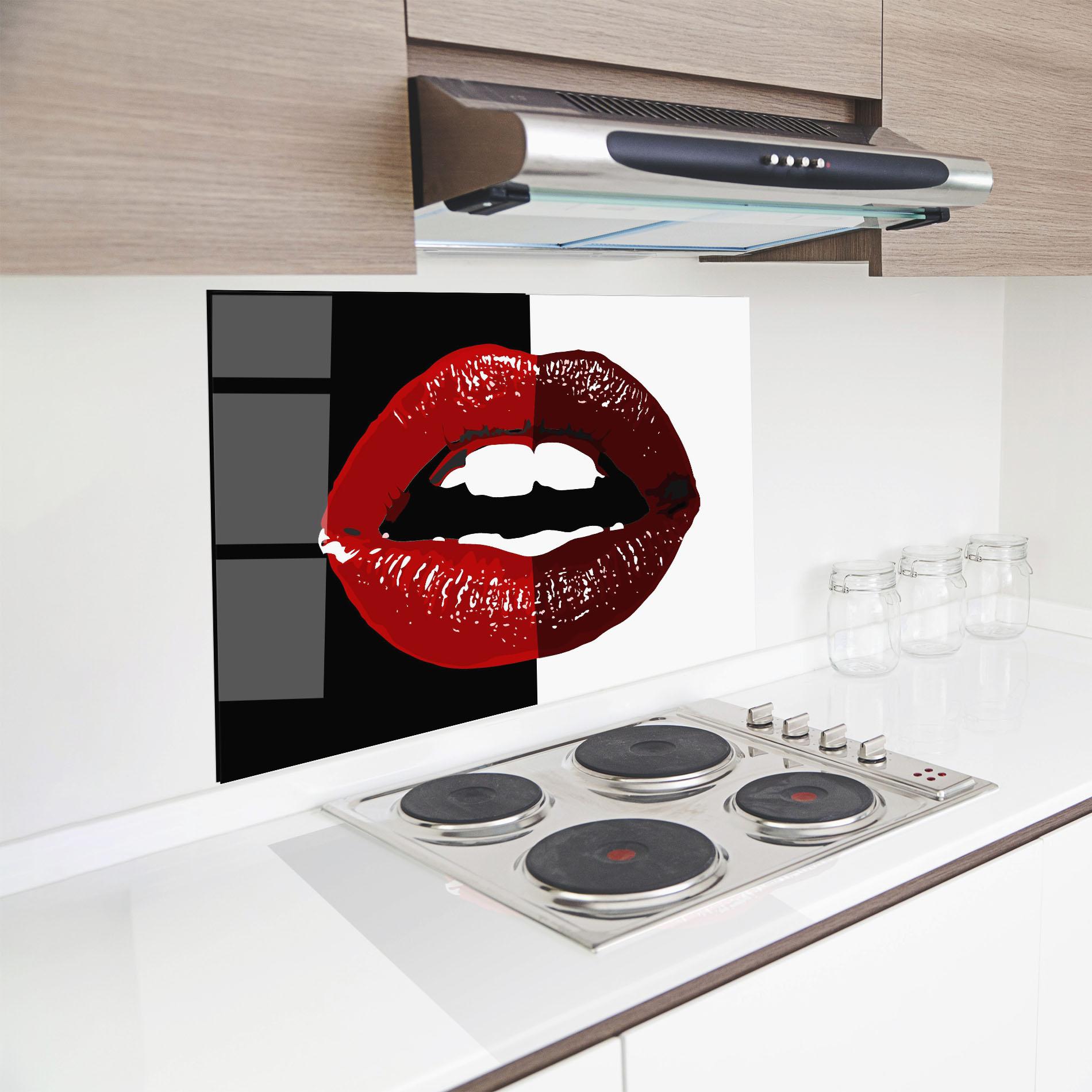 Küchenrückwand Glas Red Shade Lips mockup 8