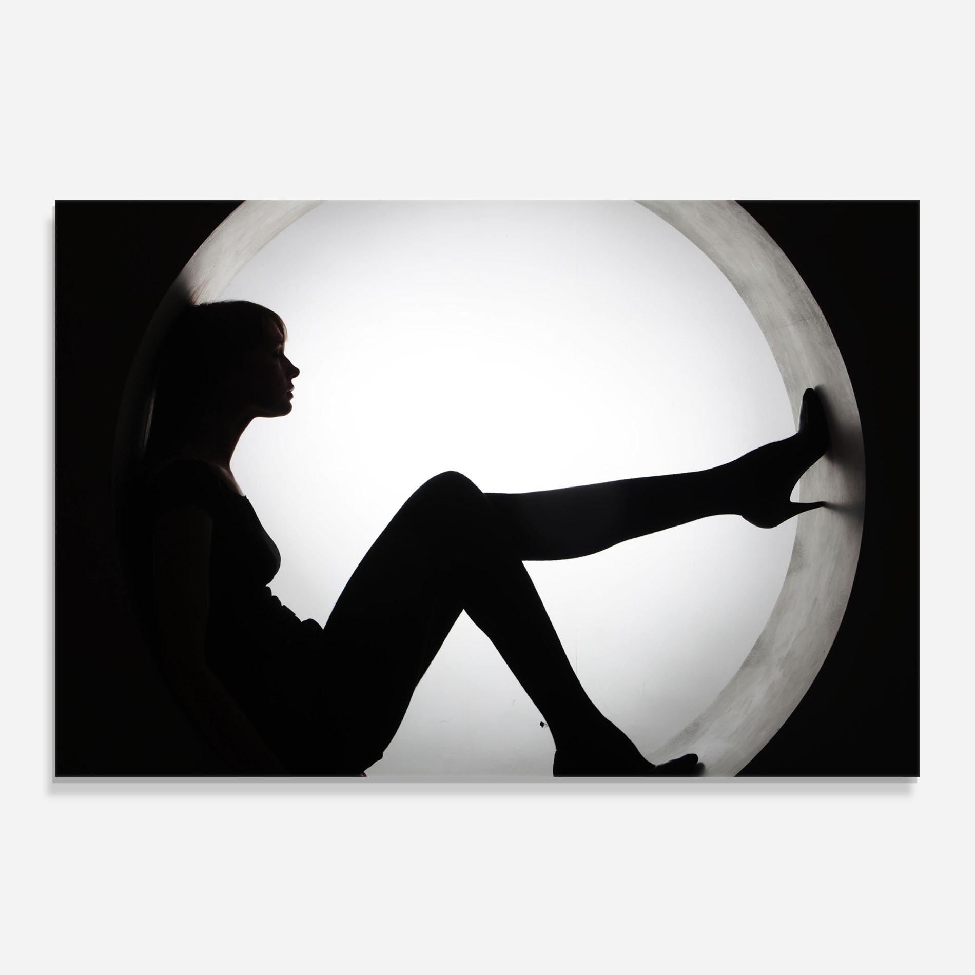 Küchenrückwand Glas Stylish Woman Silhouette mockup 0