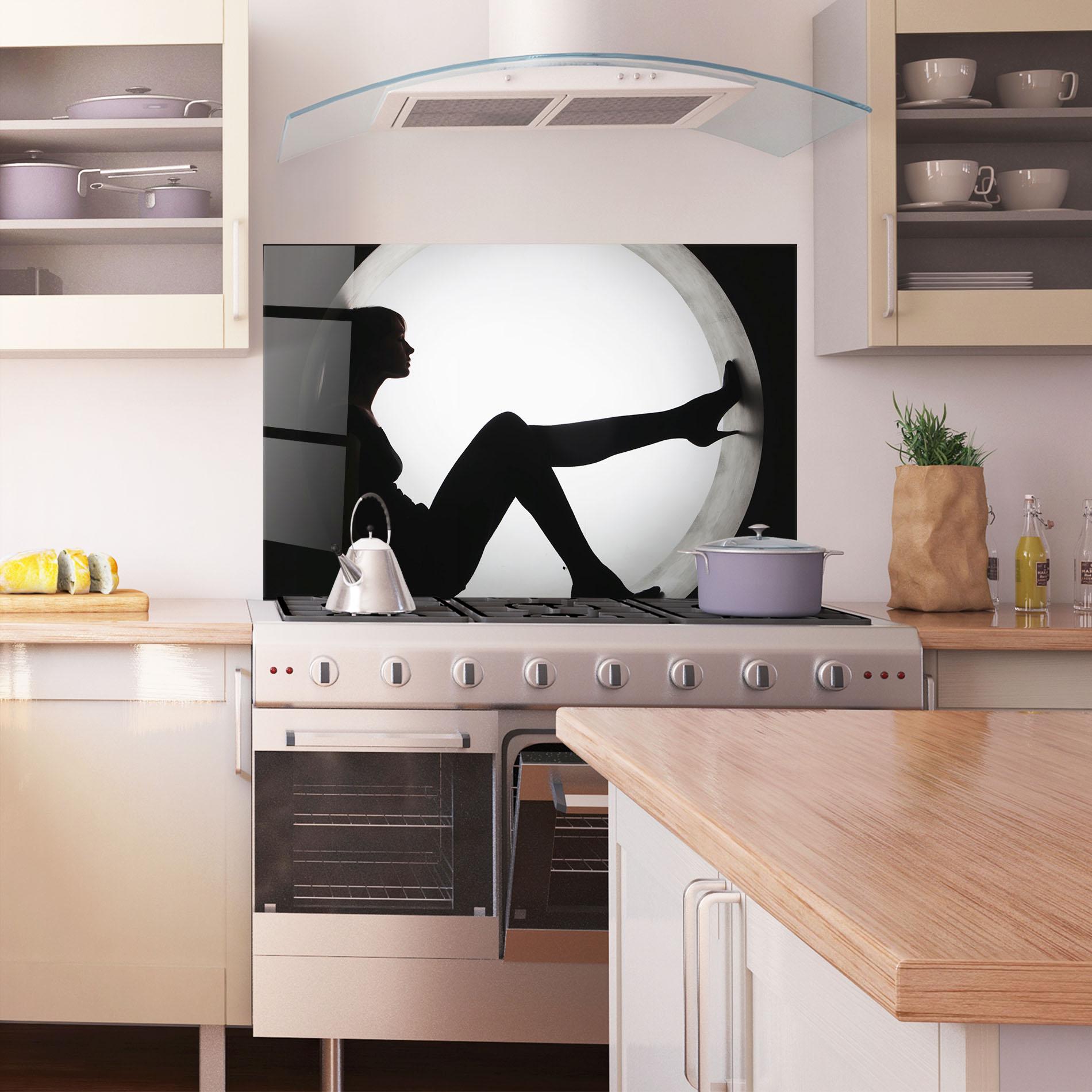 Küchenrückwand Glas Stylish Woman Silhouette mockup 1
