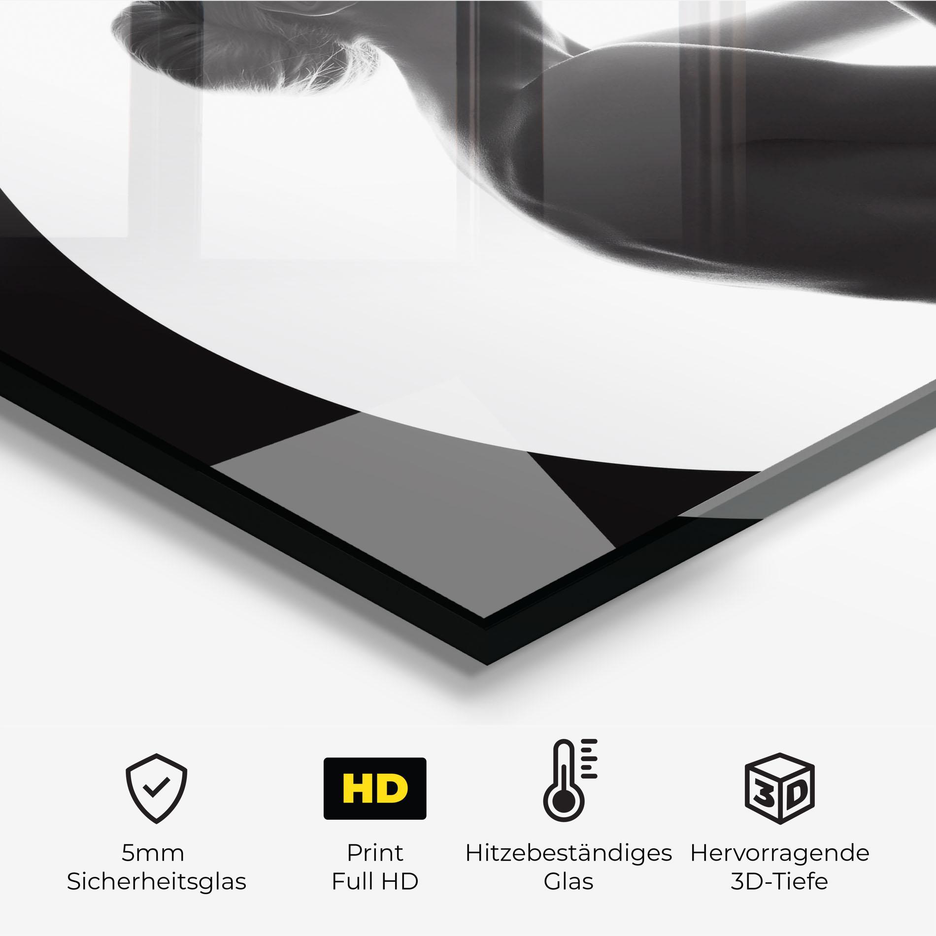 Küchenrückwand Glas Circle Woman Body mockup 2