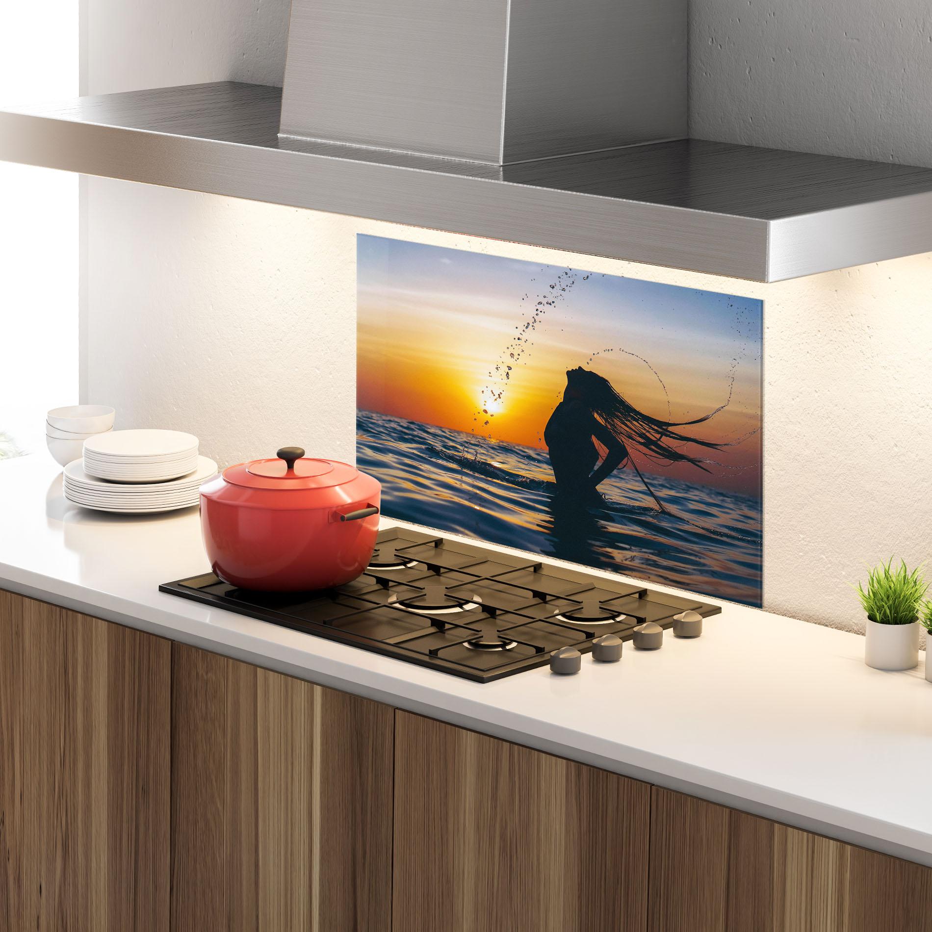 Küchenrückwand Glas Ocean Woman Shilouette mockup 4