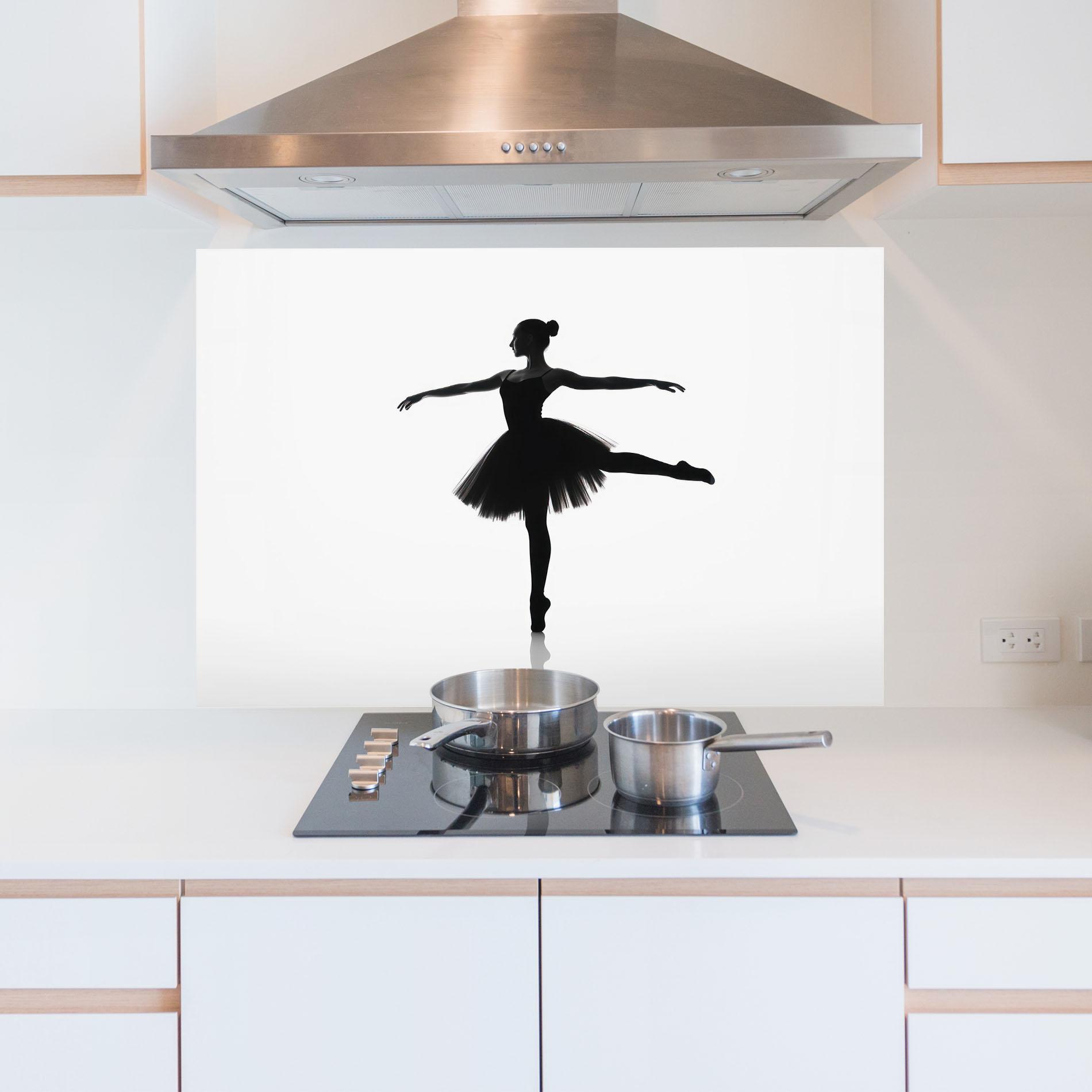 Küchenrückwand Glas Ballerina Shilouette mockup 5