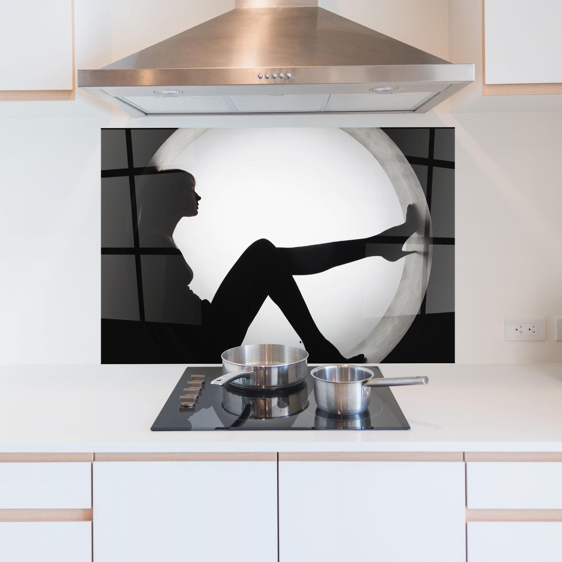 Küchenrückwand Glas Stylish Woman Silhouette mockup 5