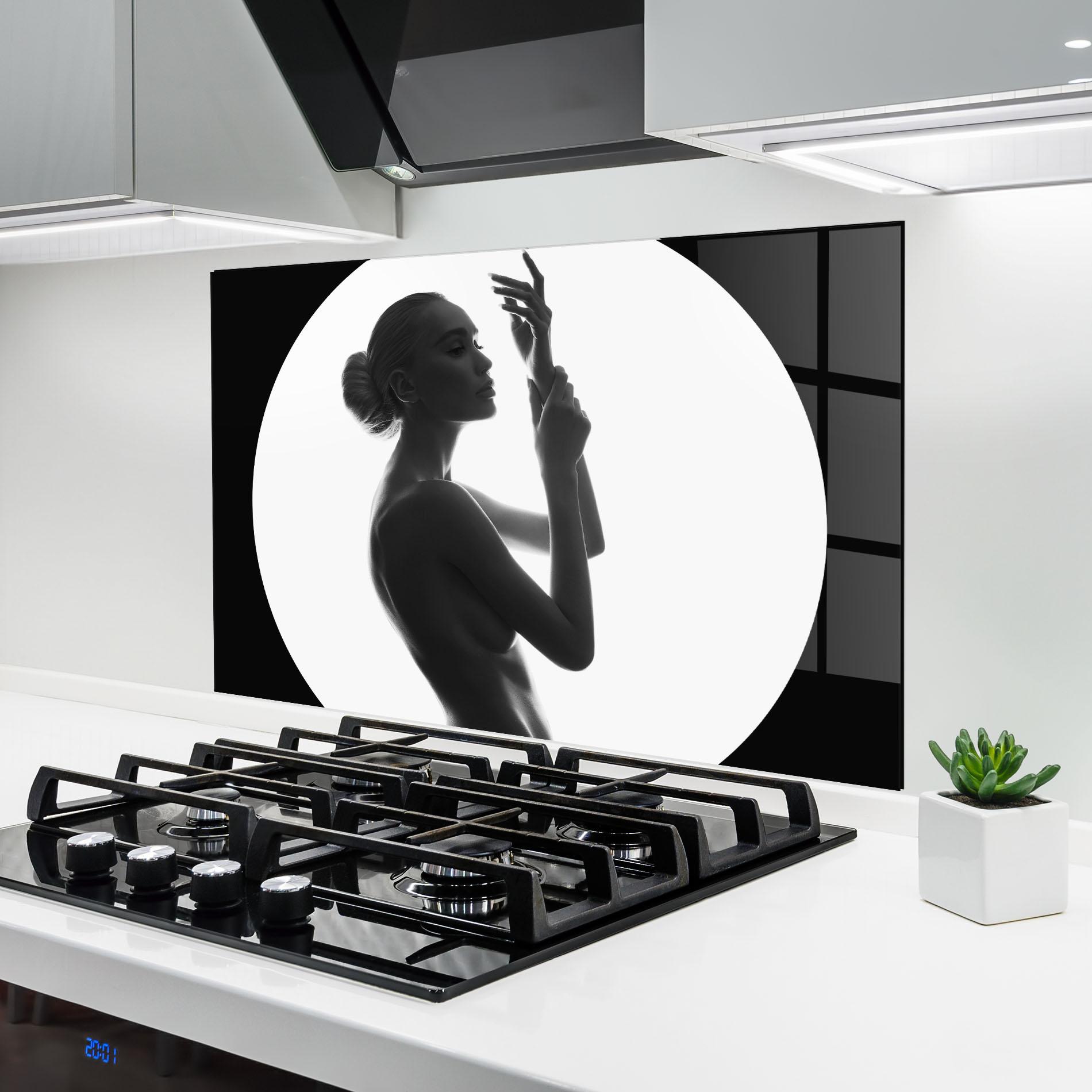 Küchenrückwand Glas Circle Woman Body mockup 6