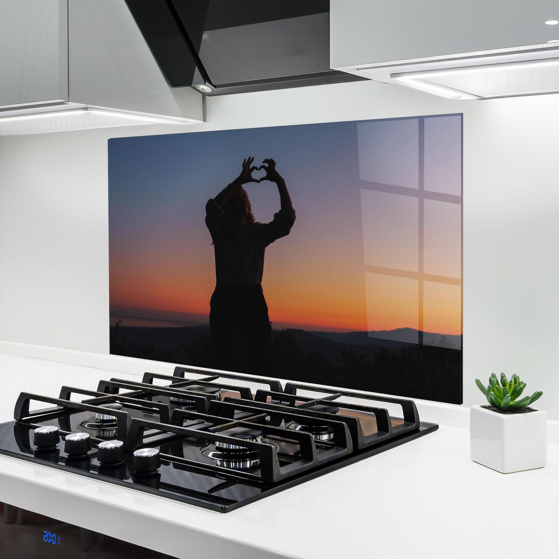 Küchenrückwand Glas Sunset Heart Symbol mockup 6