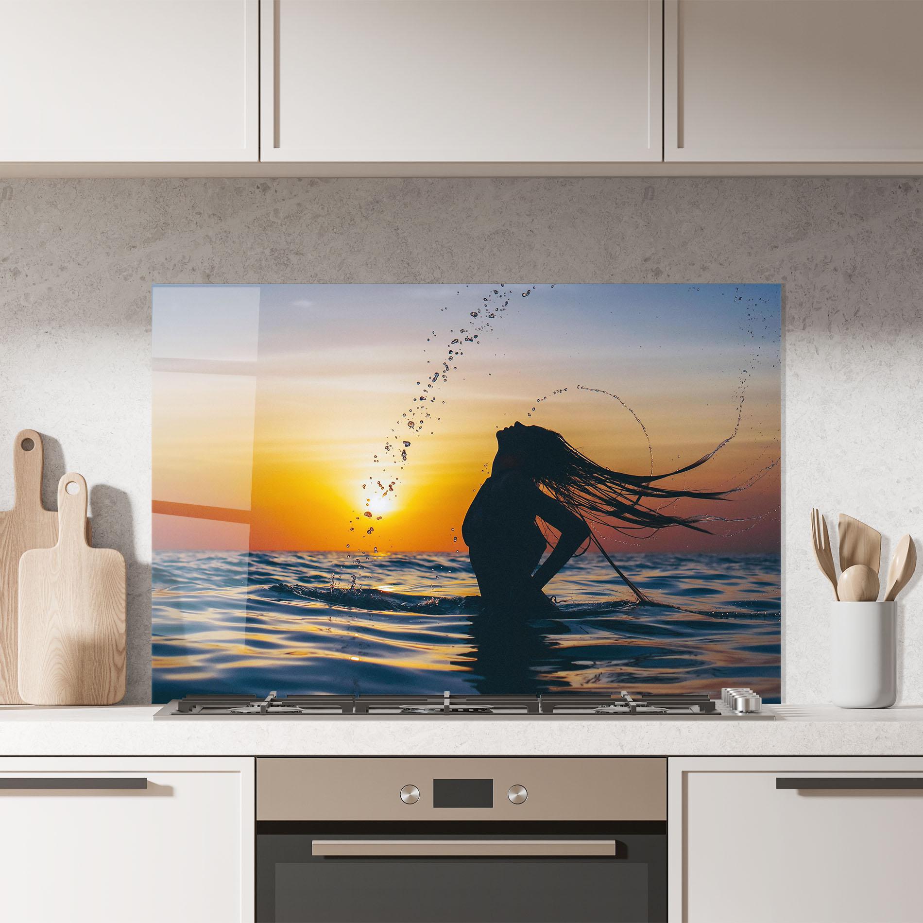Küchenrückwand Glas Ocean Woman Shilouette mockup 7