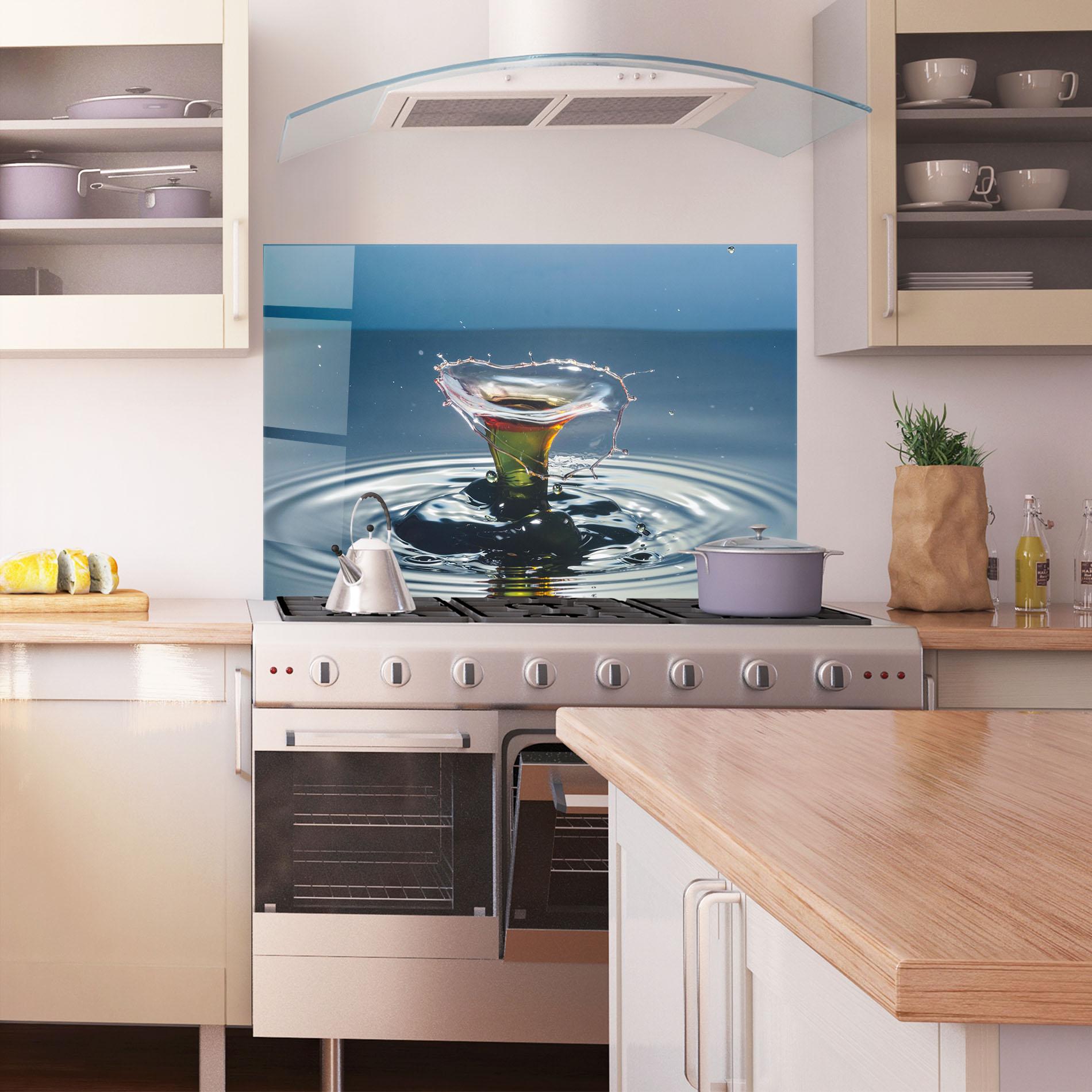 Küchenrückwand Glas Beautiful Water Splash mockup 1