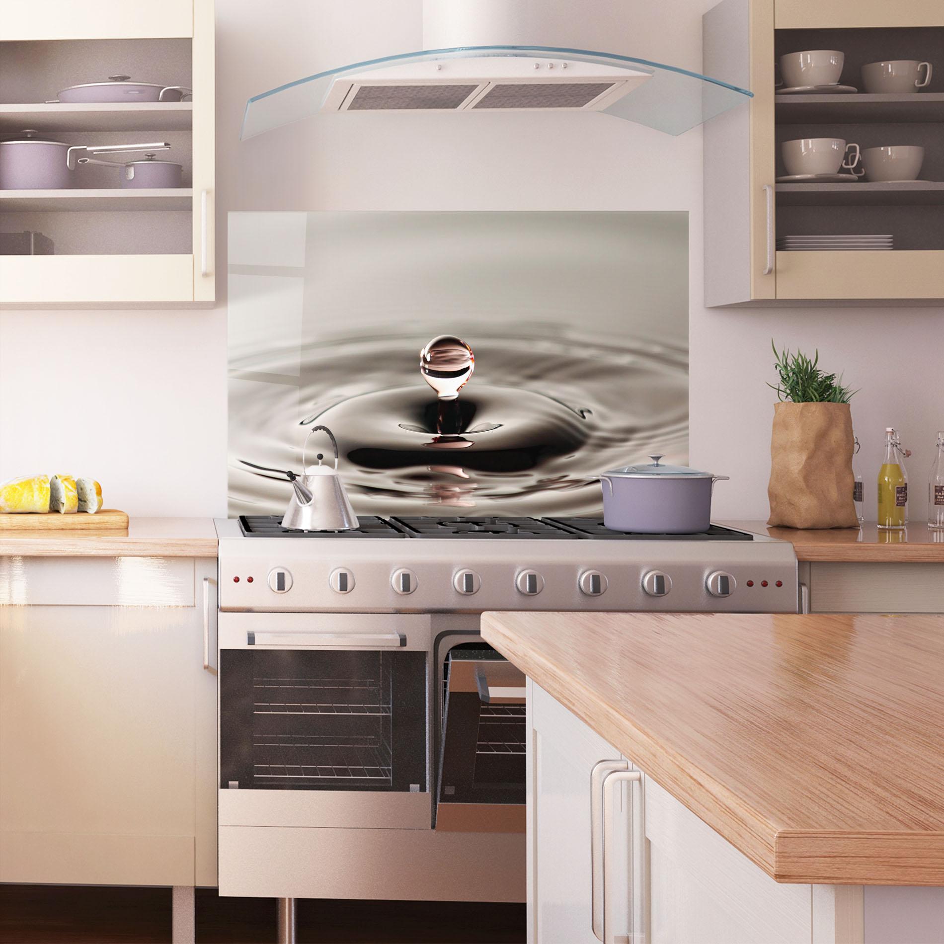 Küchenrückwand Glas Close Red Water Drop mockup 1