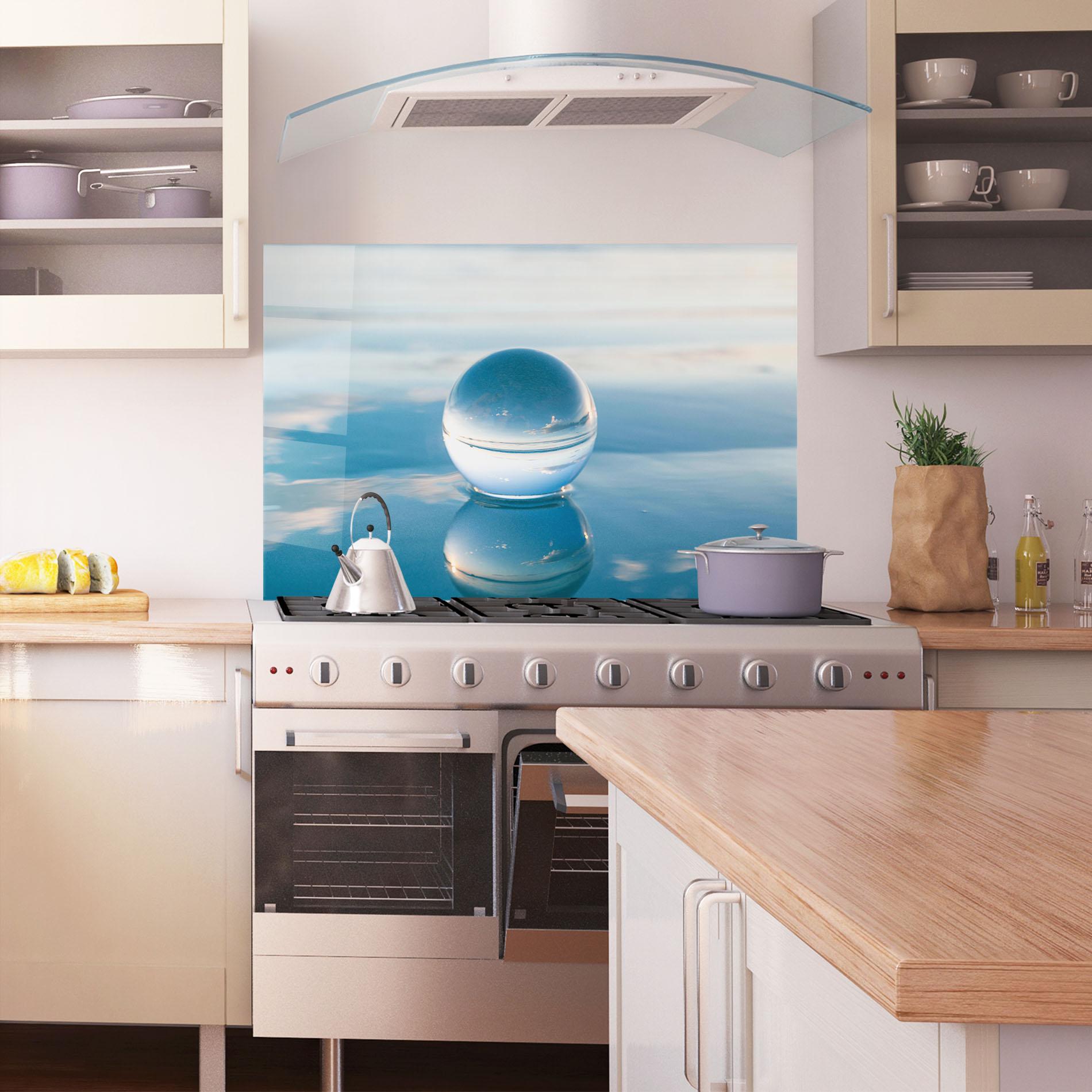 Küchenrückwand Glas Crystal Ball Reflecting mockup 1