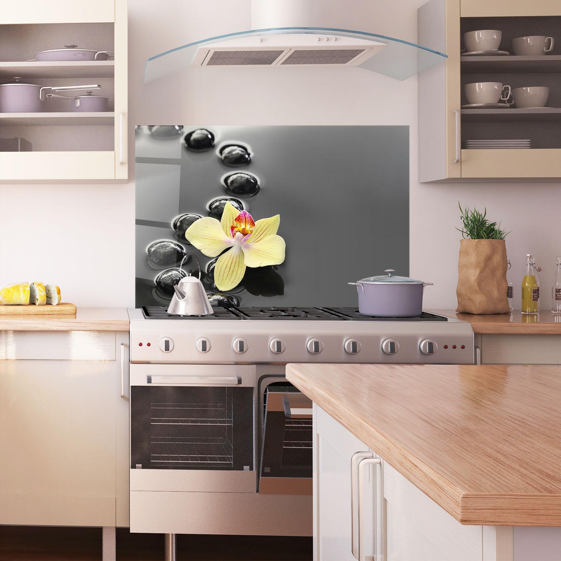 Küchenrückwand Glas Orchid In Water mockup 1