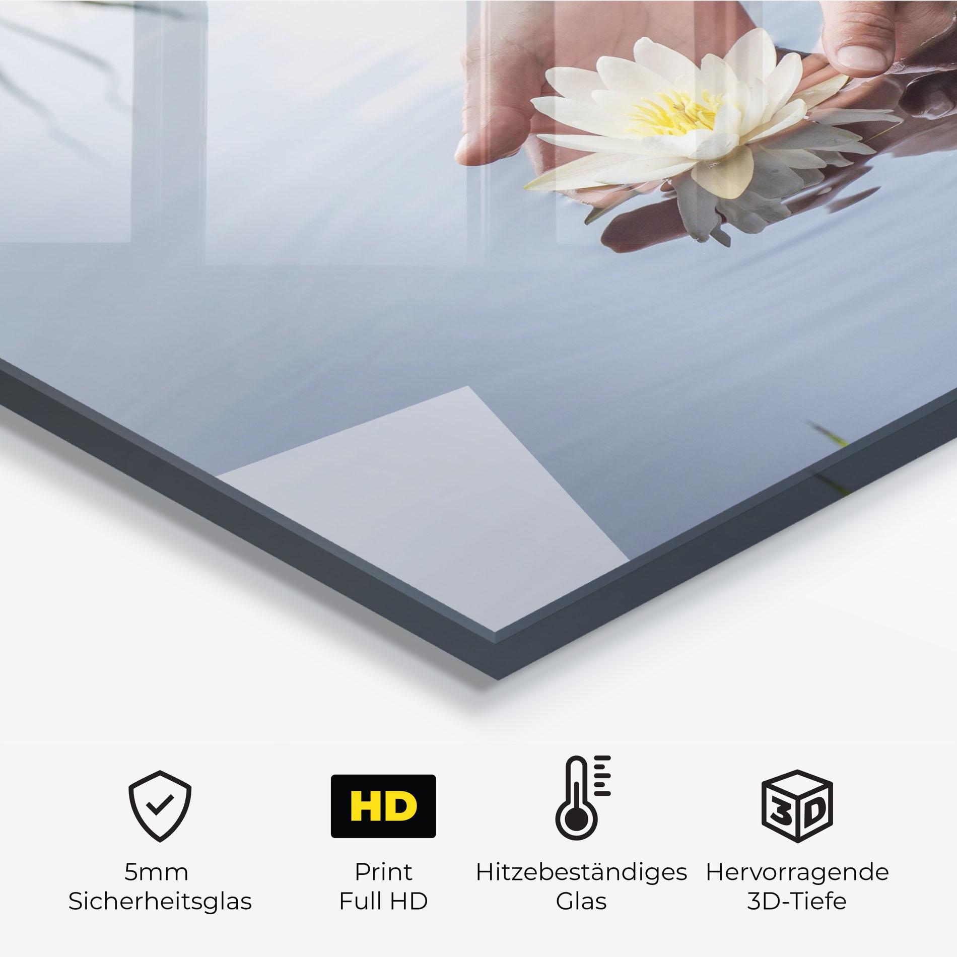 Küchenrückwand Glas Holding Lake Flower mockup 2