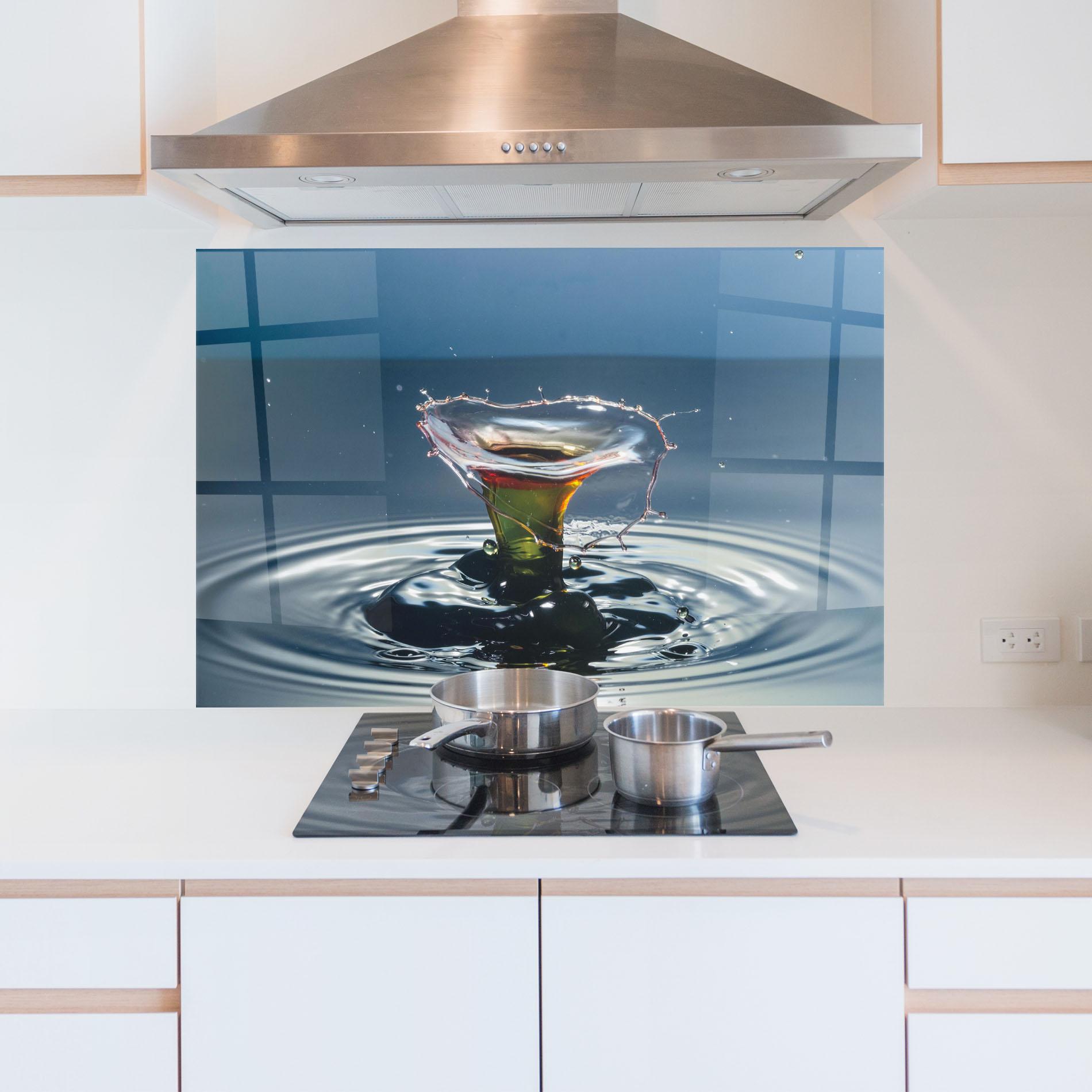 Küchenrückwand Glas Beautiful Water Splash mockup 5